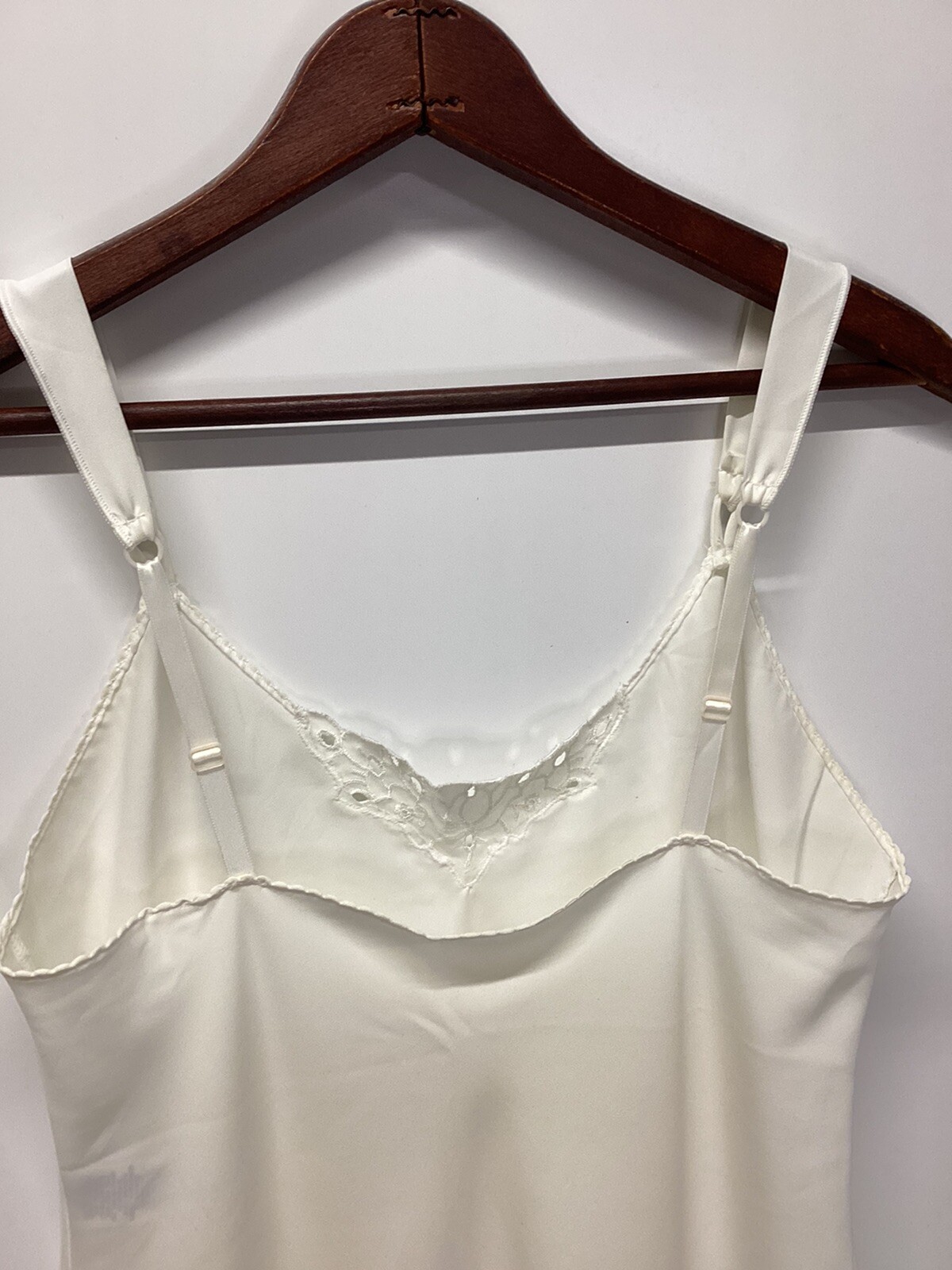VINTAGE VANITY FAIR LONG IVORY SLIP DRESS STYLE 10-631 SIZE 32 32″/38 CLASSIC US
