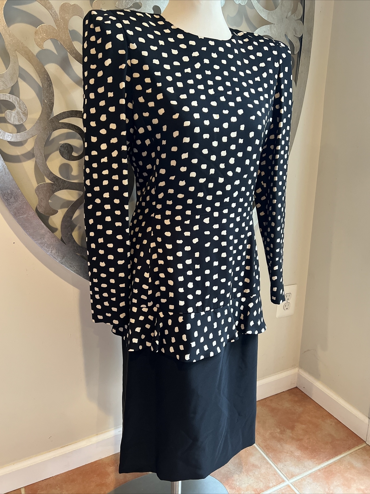 Carolina Herrera Dress Size 10 Black Nieman-Marcus Silk Shoulder Pads VINTAGE
