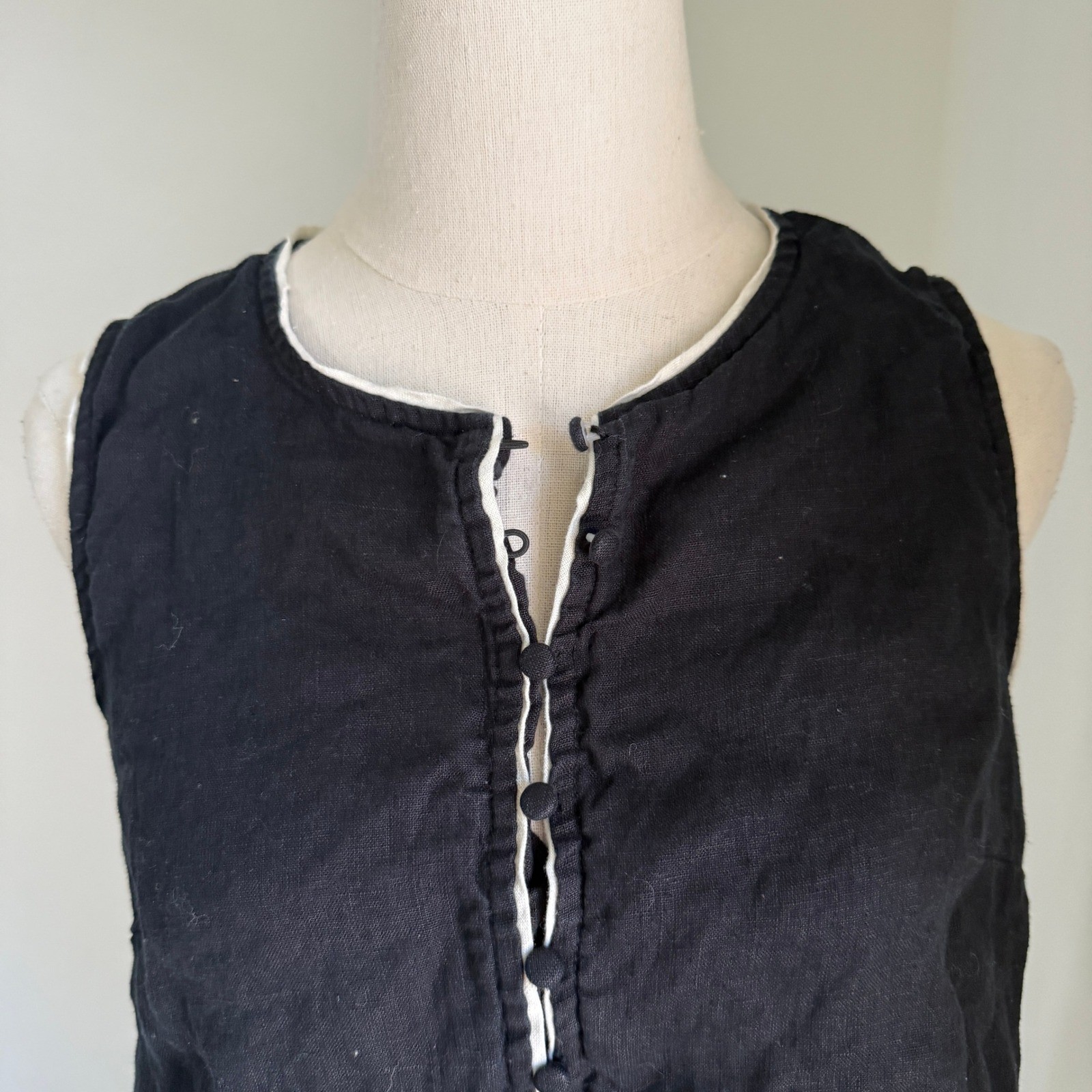 Tahari Black 100% Linen Button Front Vest Top Medium Minimal Elegant Old Money