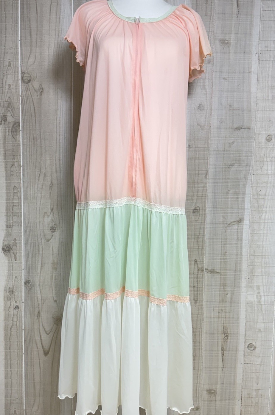 VTG Maidenform Dreamwear Sheer Lace Tiered Pastel Nightgown Romantic Petite