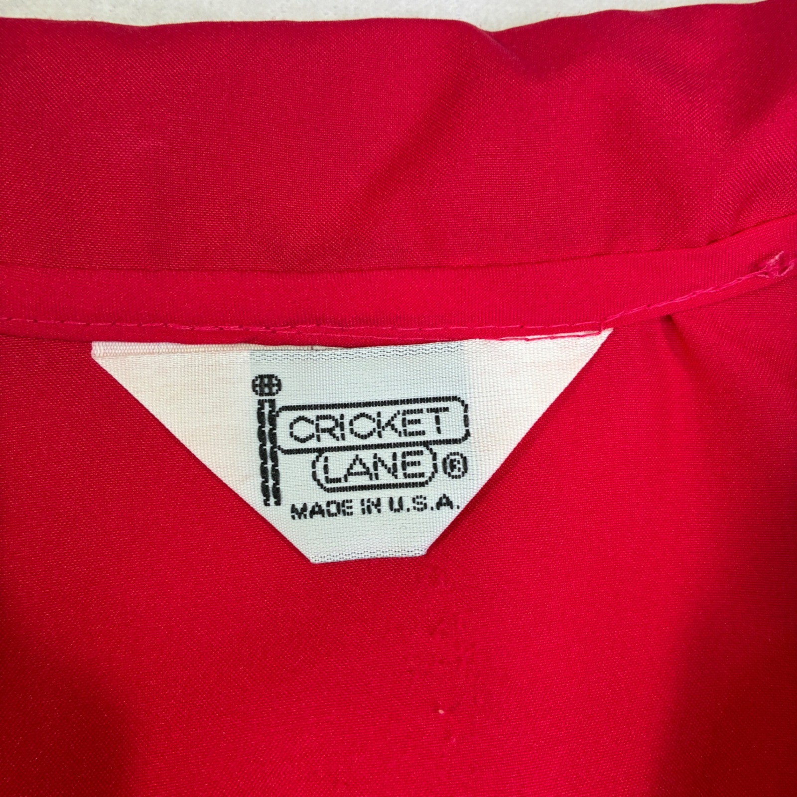 Cricket Lane Vintage USA Red Embroidered Scallop Collar Button Down Blouse Top