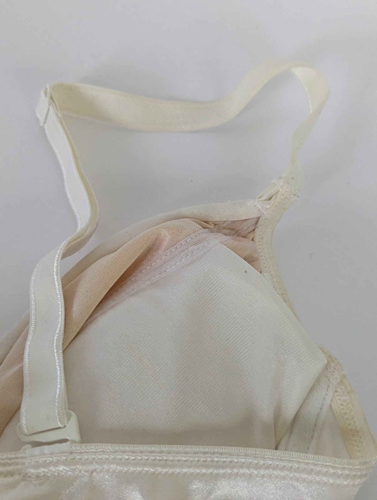 Vintage Victorias Secret Second Skin Satin Bra Miracle White Bow 34C 2002