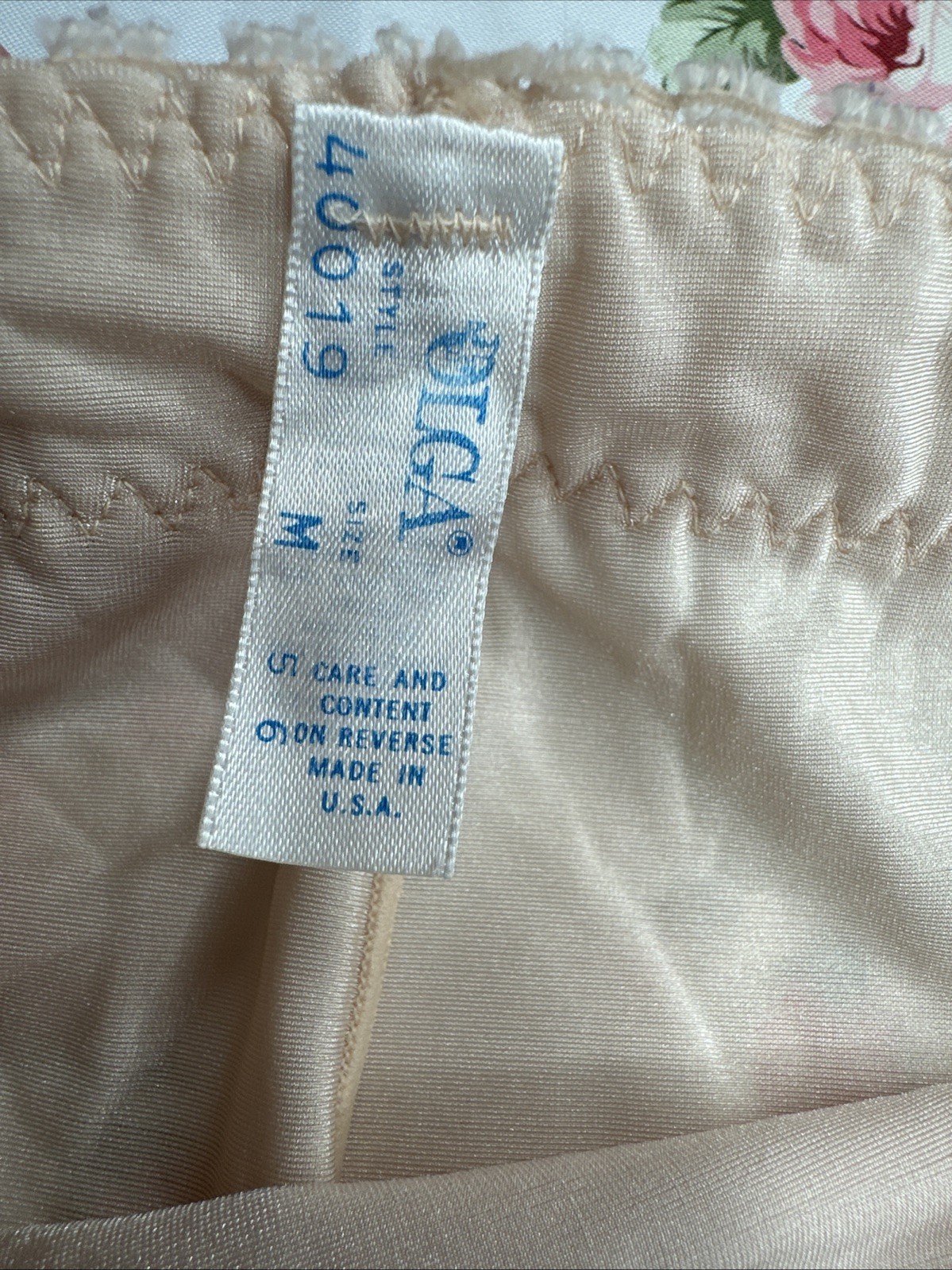 Vtg Panties OLGA Second Skin High cut Leg Secret Hug Waist Medium 40019 Nylon