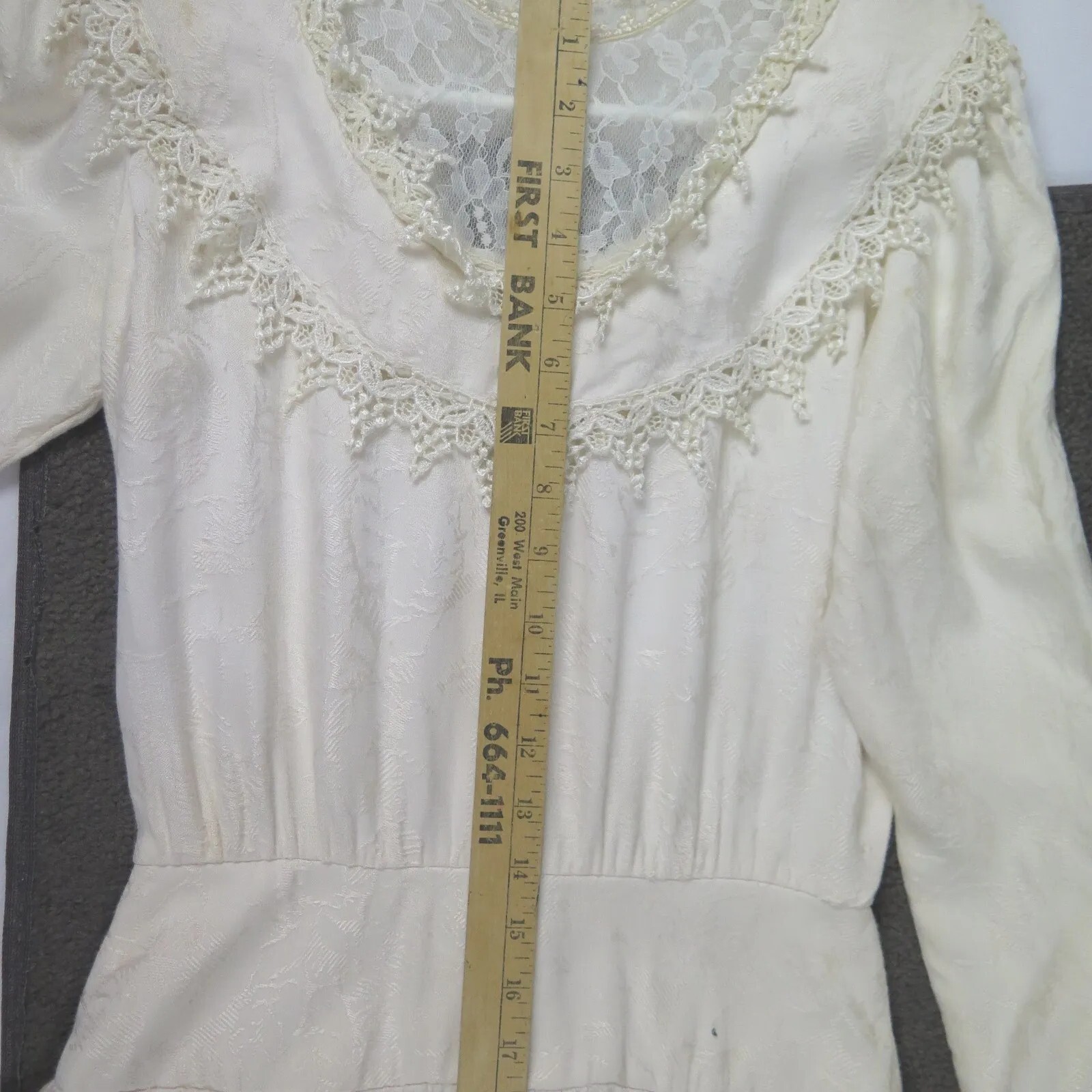 Vtg Cream Lace Dress Women’s size 5/6 Unbranded 80’s Soft Fabric Padded Shoulder