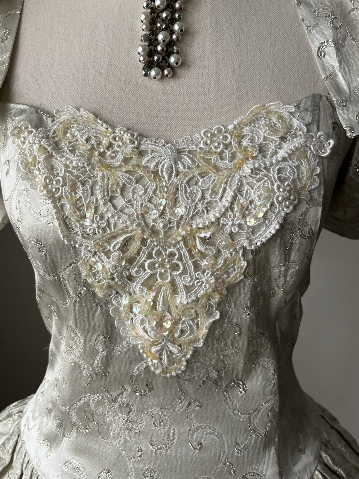 Vintage 1980s Jessica McClintock Bridal Gown Ivory Gold Metallic Brocade High Lo
