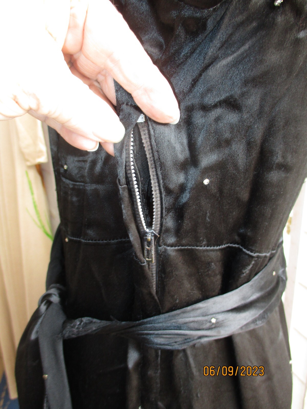 30s 40s Black Satin w/Rhinestones and Lace Slvless Dress sz40x36x42″