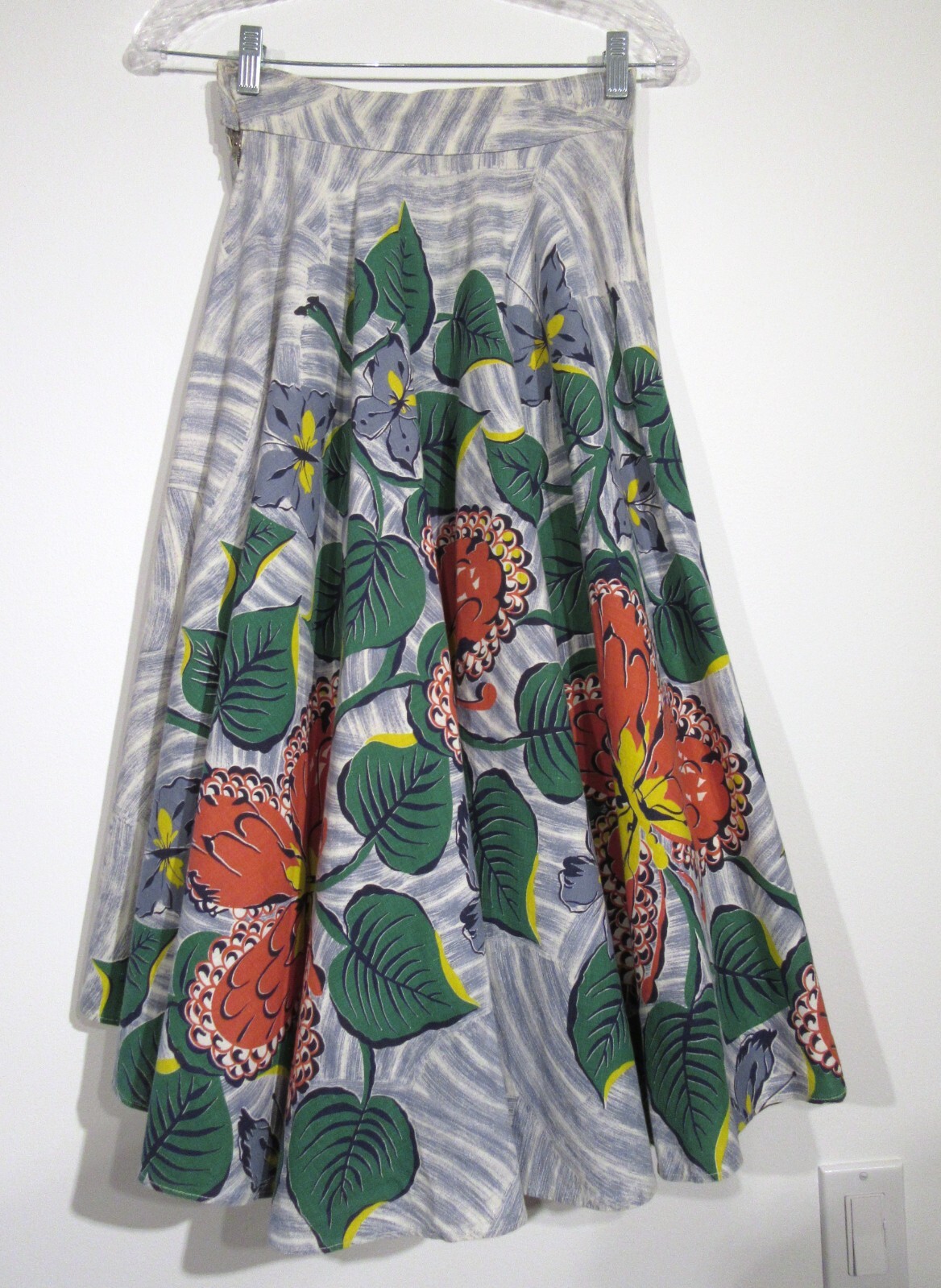 VINTAGE BUTTERFLY MOTH DRY BRUSH PRINT 1950S CIRCLE SKIRT W 25″ CAN ENLARGE F50