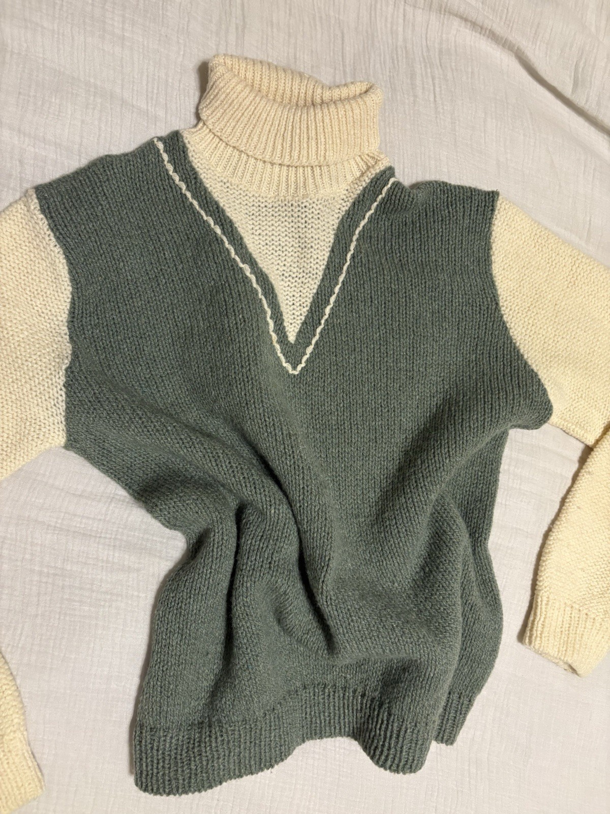 Vintage, 100% Imported Shetland Wool, WPL 5630 Women’s Sweater – Cream And Green