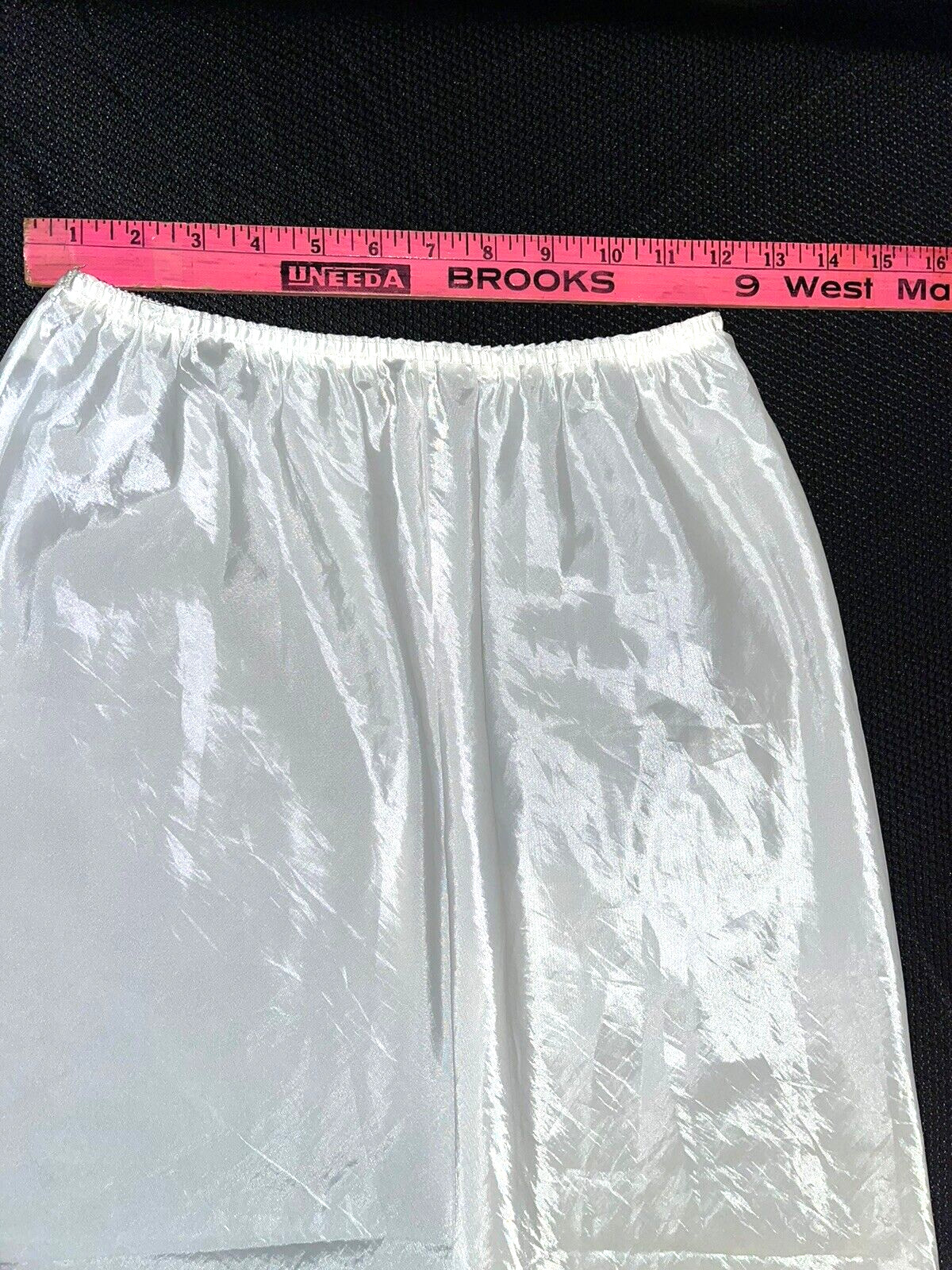 Vtg Warners Half Slip Satin Perfect Measure Polyester Swishy Cloud White M L