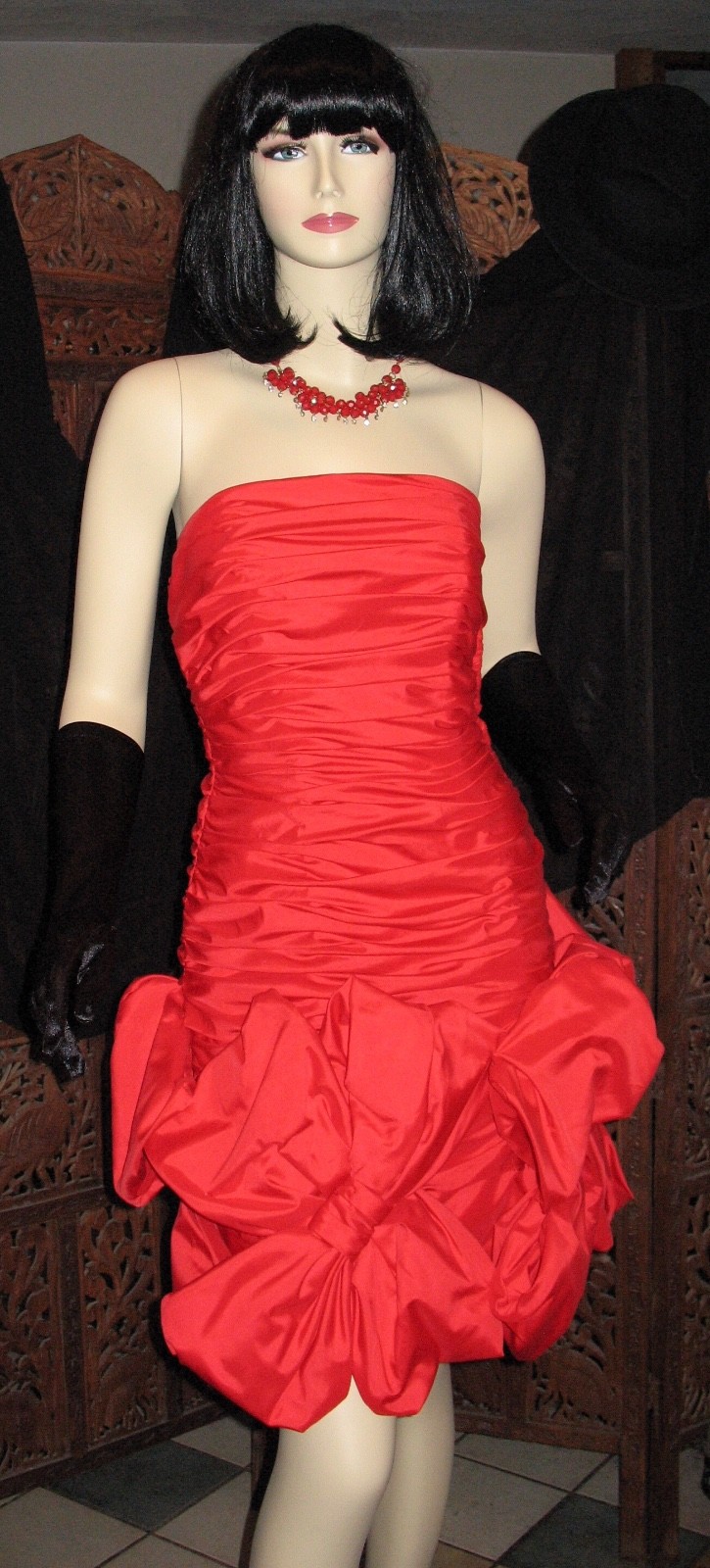 1980’s Vintage Couture Eugene Alexander Red Bow Valentine’s Day Party Dress 