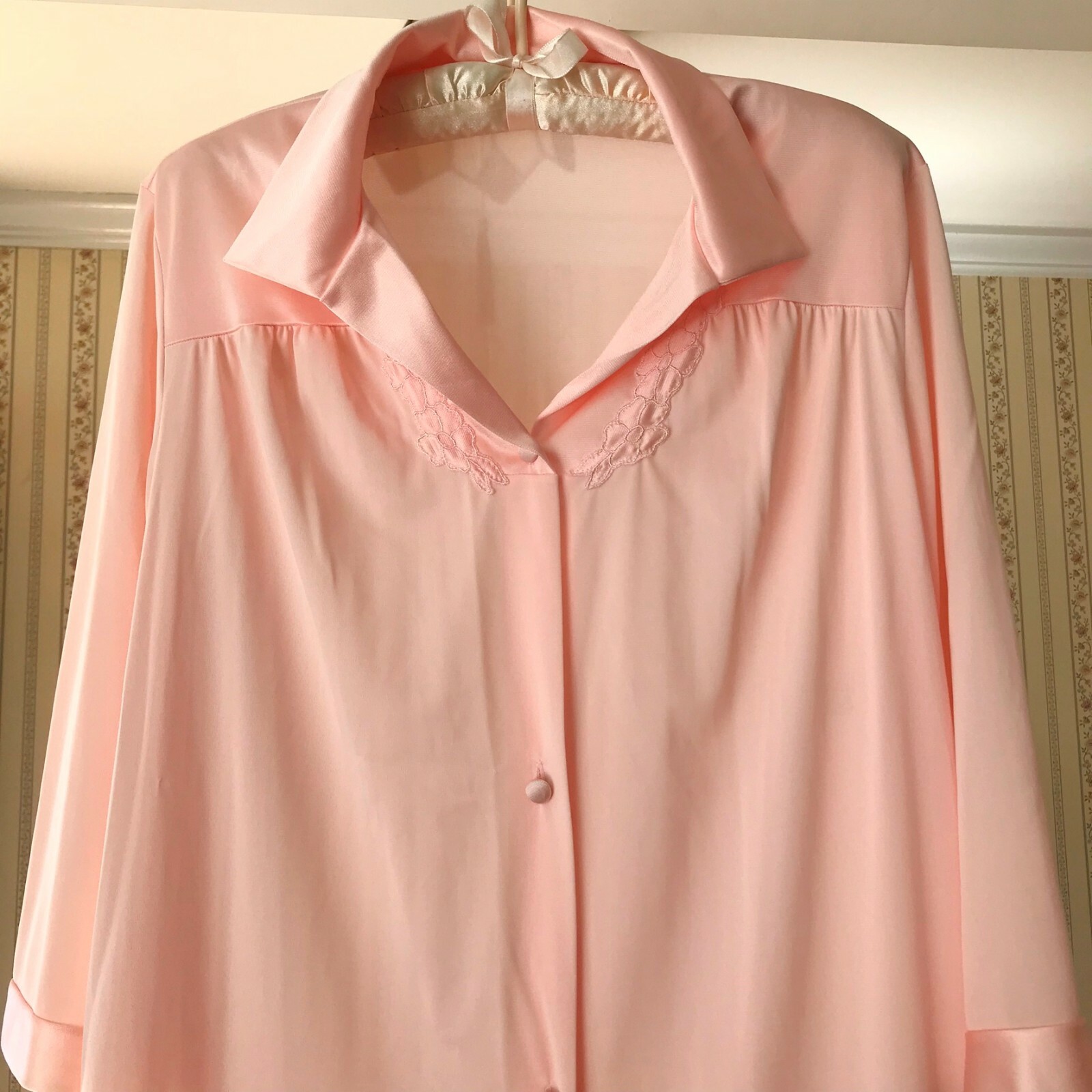 NWT Vintage Vanity Fair Pink Robe Button Up Silky Antron III Anti-Cling XS *Read