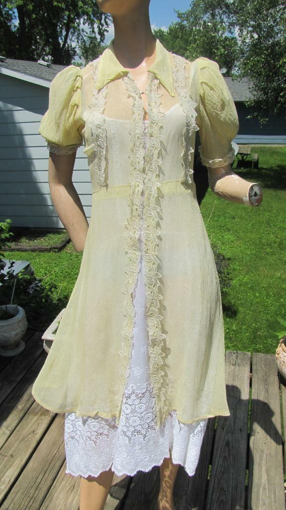 VTG 30S YELLOW PUFF SLEEVE TUNIC TOP FLORAL TRIM 34B