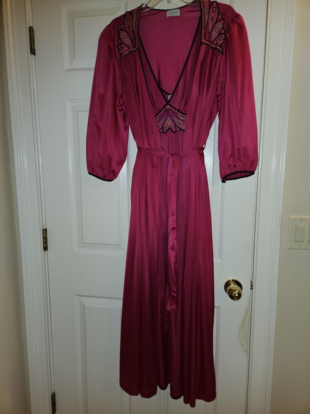 2 Pc Vtg Lorraine Womens Size M Pink/Red Nylon Embroidered Nightgown & Robe Set