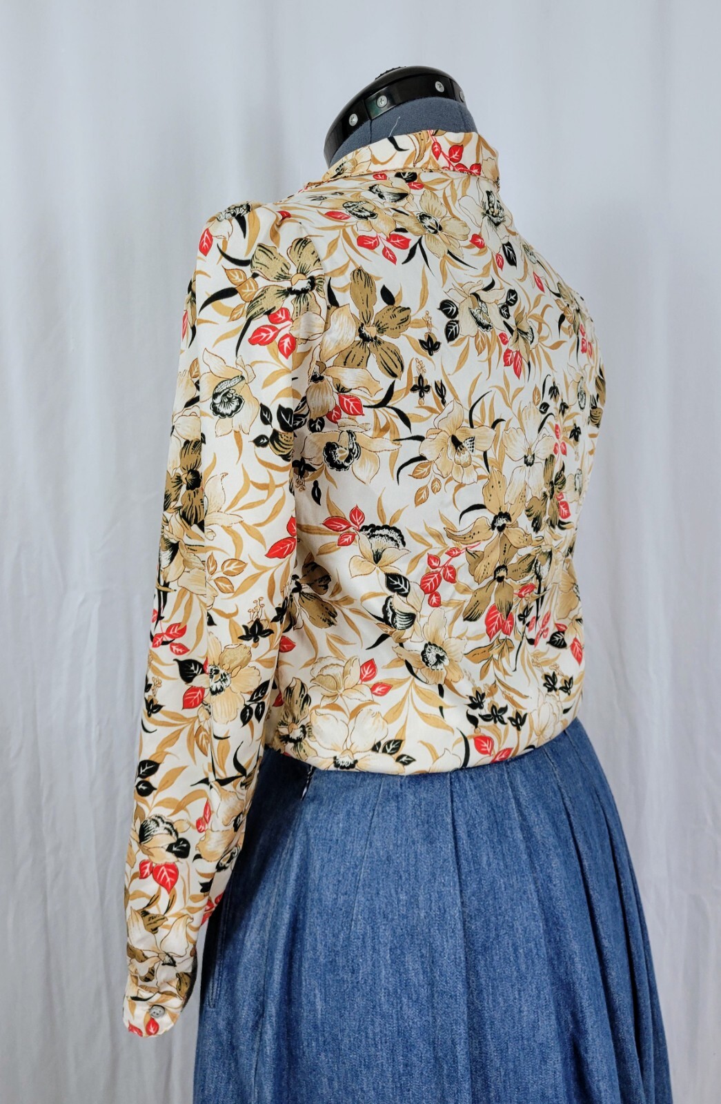 Vintage Levi Strauss Cream Blouse w Tan/Black/Red Florals Size 6