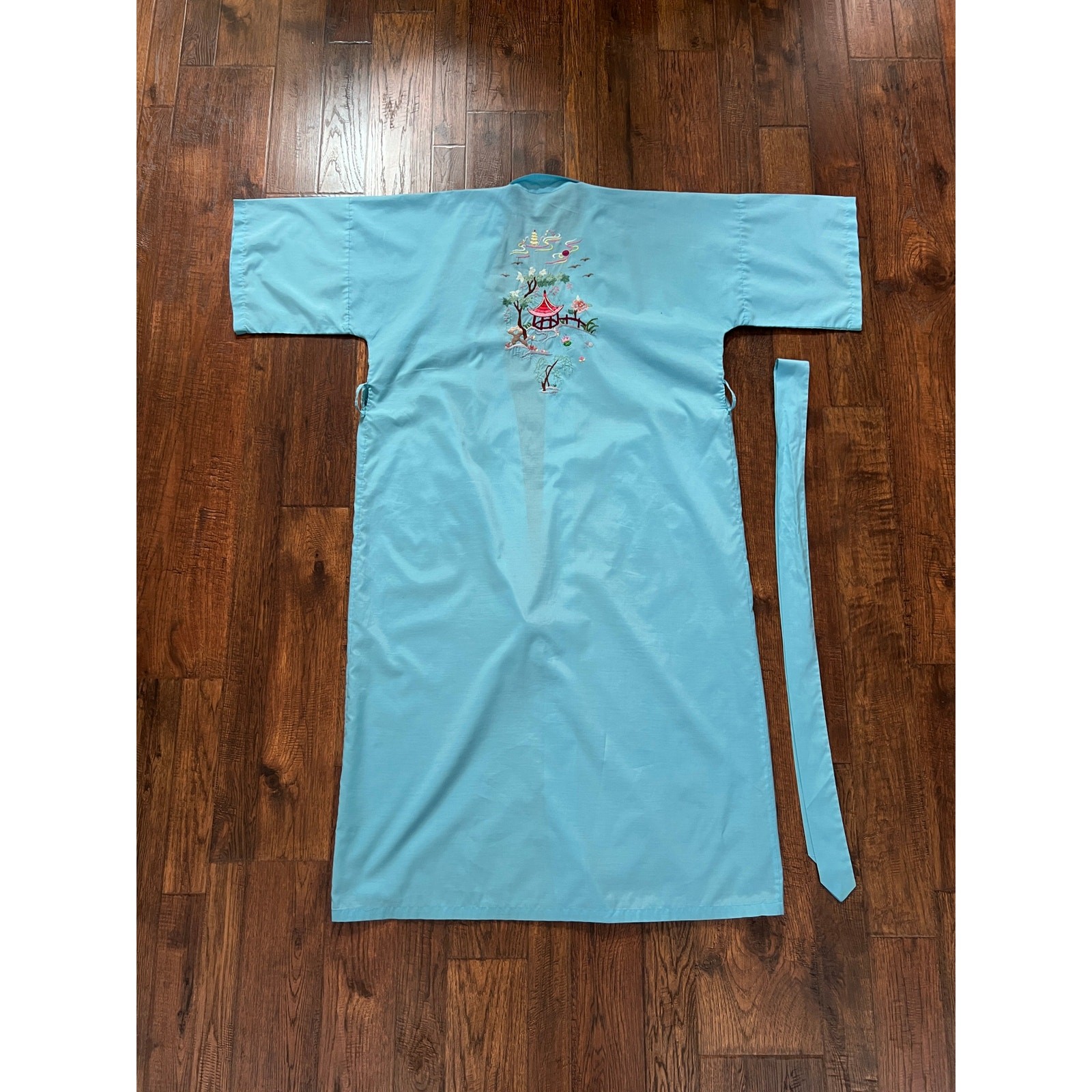 Vintage Jodie Arden Kimono Robe – Pale Blue Embroidered Pagoda Asian Motif
