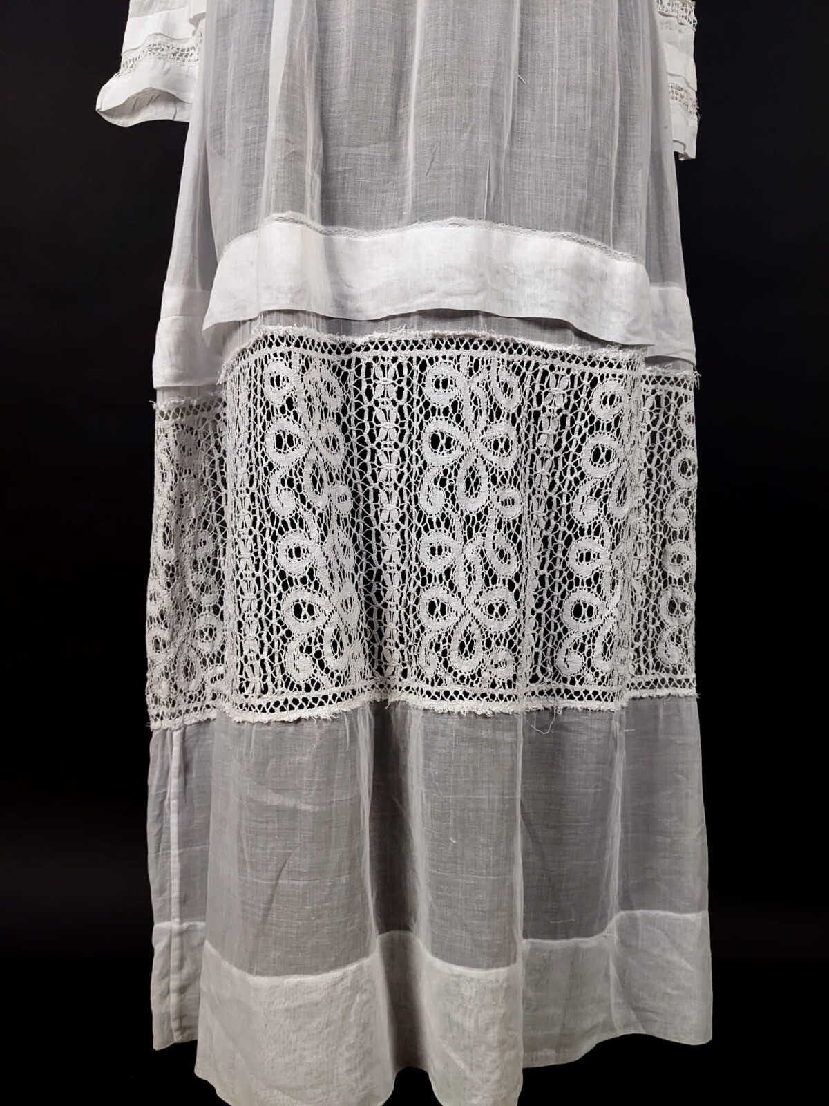 EDWARDIAN TEENS WHITE MUSLIN DRESS W LACE INSERT TOP & SKIRT