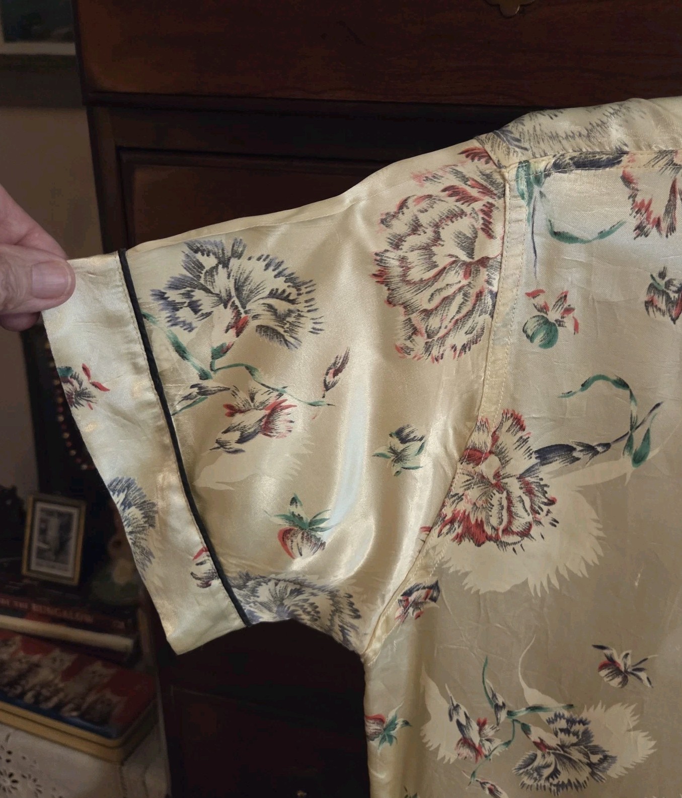 Vtg „Miss Fashion” Floral Mandarin Style PJ Top Yellow Silky Piping Sz. 36 READ