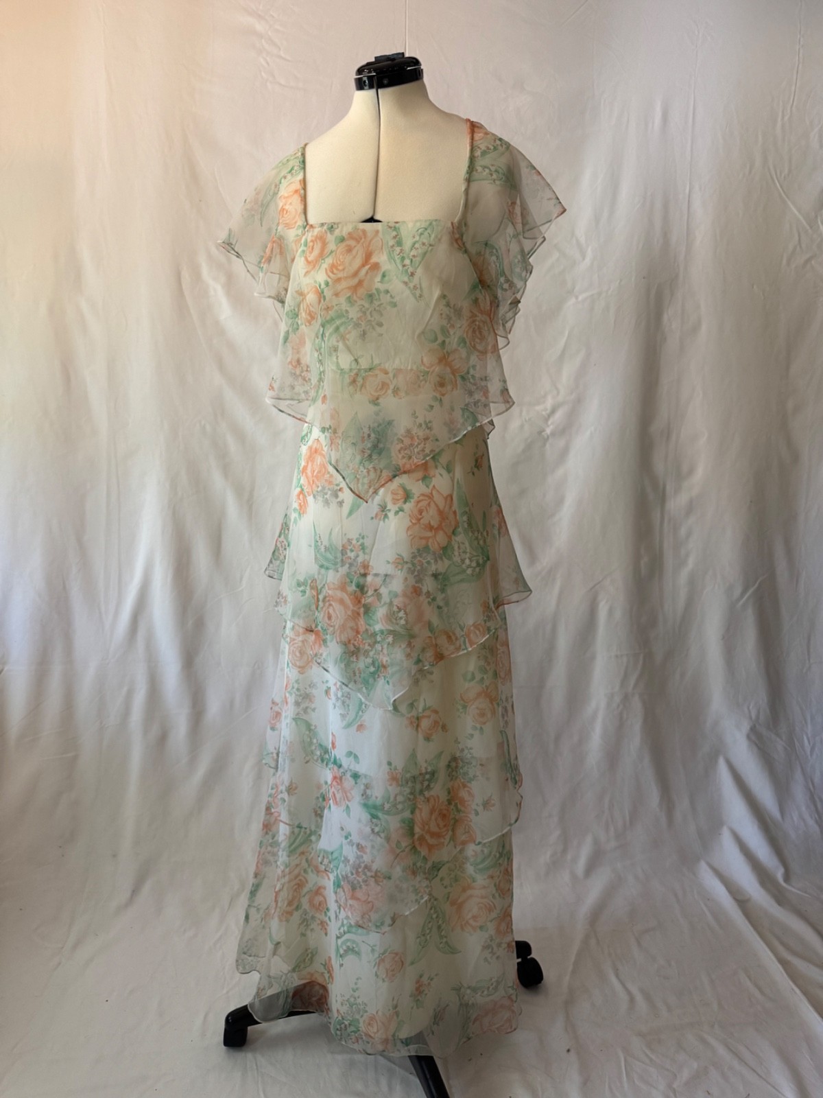 Vintage 1970s Poly Chiffon Tier Floral Dress w Built in Lining & Flutter Sleeves