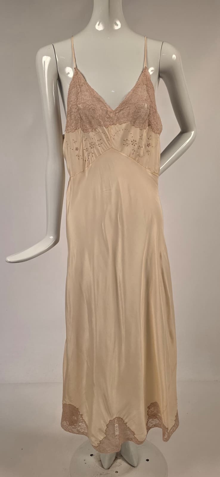 ANTIQUE HAND MADE 1930’S SILK SLIP W FLORAL LACE BUST + BOTTOM