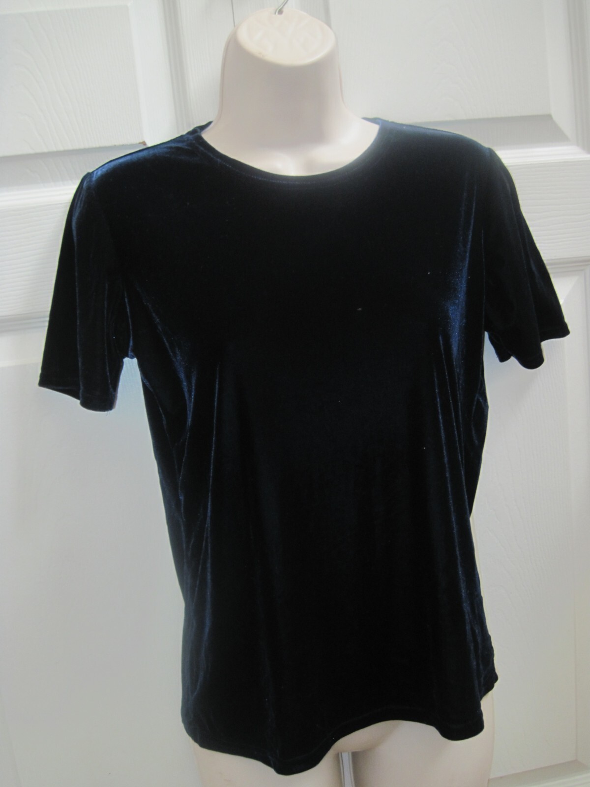 Kathy Ireland Women’s Medium Dark Blue Velvet Top Short Sleeves Round Neck