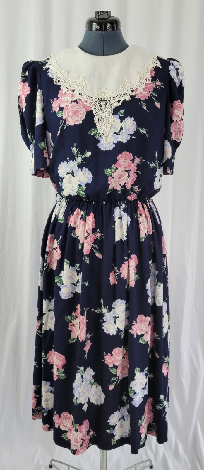 Vtg Lisa II Navy Blue Floral Blouson Dress w White Crochet Trimmed Bib Size M?