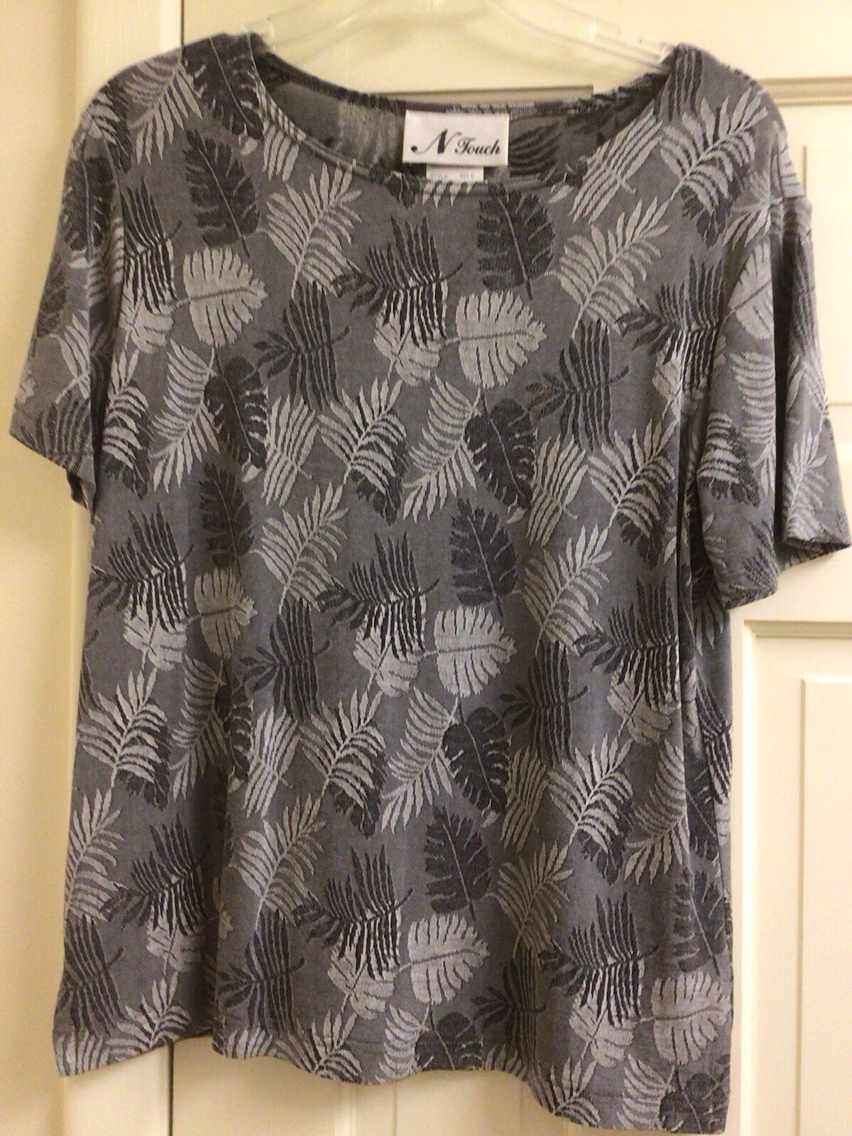 N Touch Small Stretch Top Shell Silver Gray Black Floral Leaves USA Made Vtg NWT