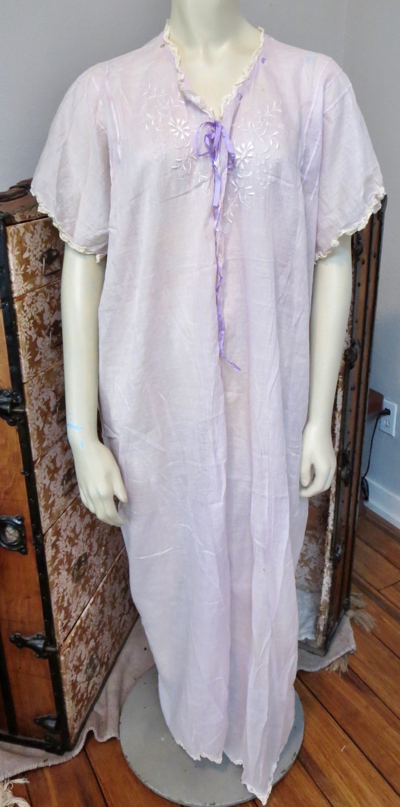 1920s Boudoir Robe Lavender Cotton White Embroidery Lace Trim Up To 46 Bust