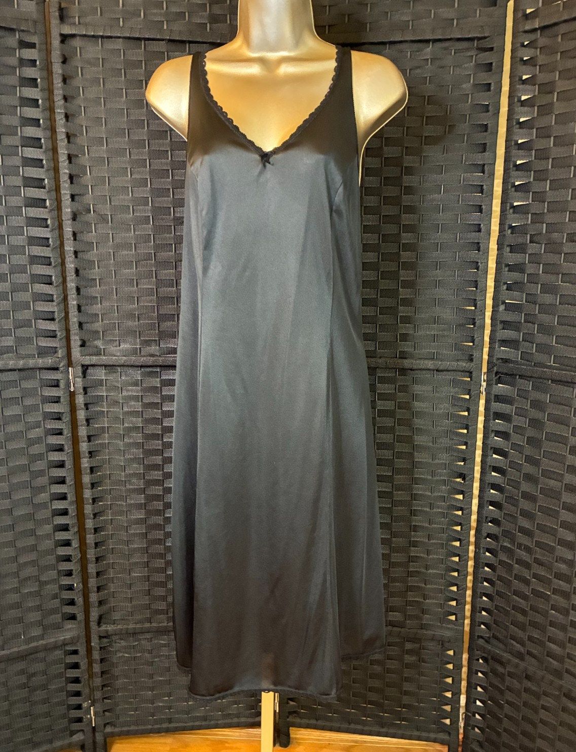 Vintage Black FULL SLIP Dress MEDIUM Gothic Flowy A-line Shift Scalloped TRIM