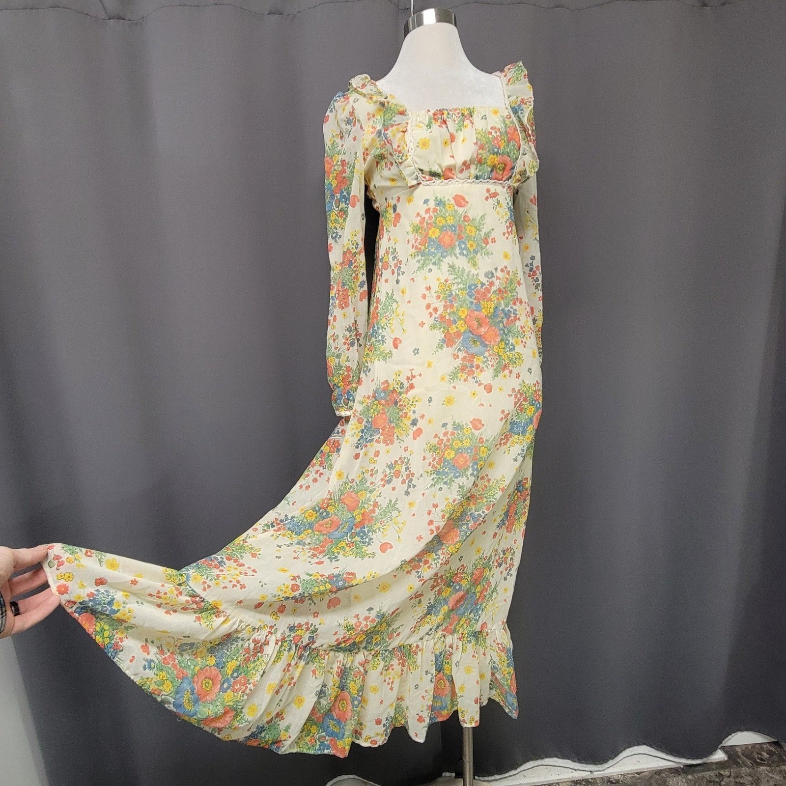 Vintage Empire Waist Maxi Dress Cream Floral Ruffle Open Back Lace Trim XS S