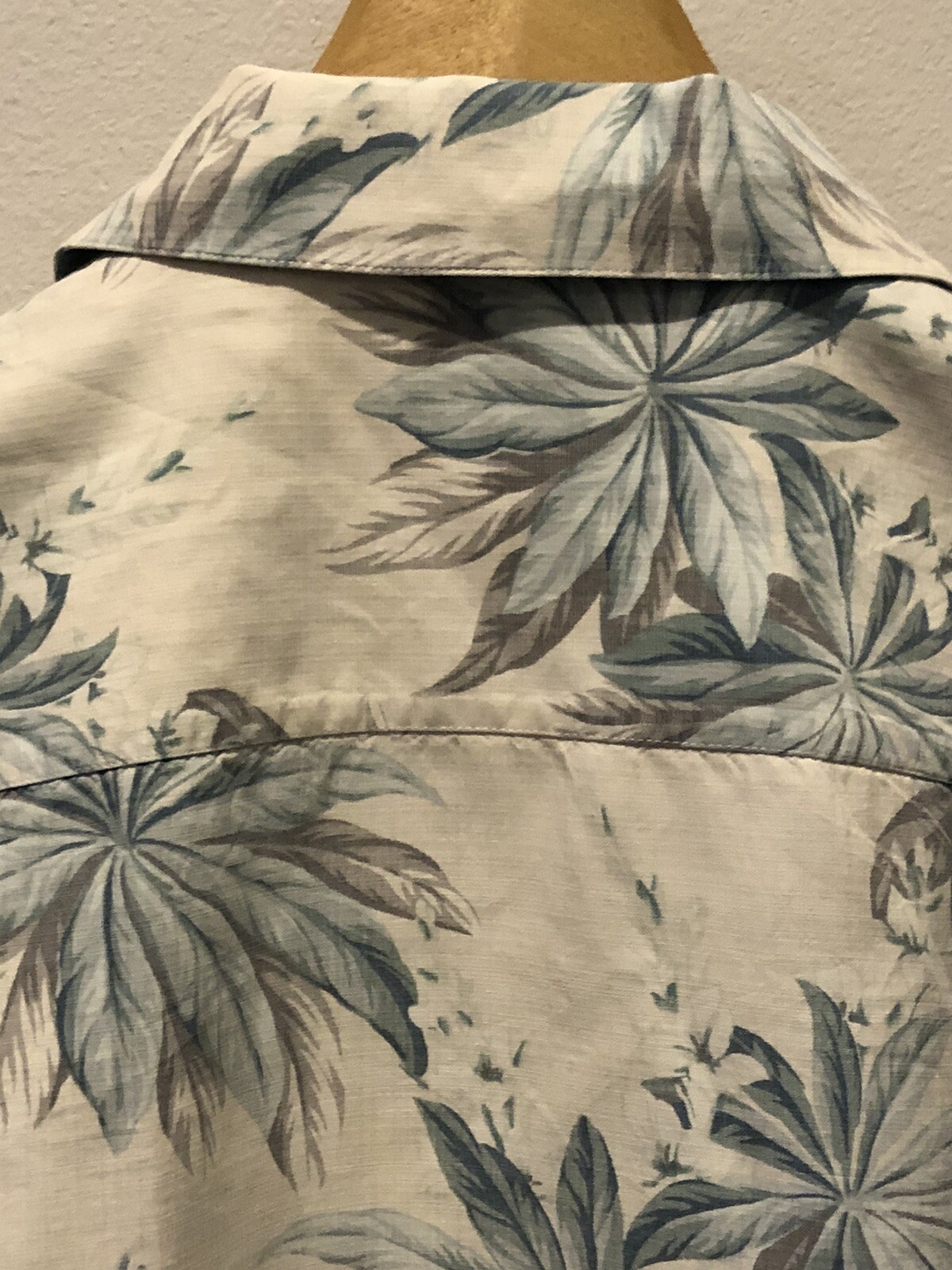 VTG Tommy Bahama Shirt Womens Medium Floral Silk Camp Hawaiian Nautical Coastal