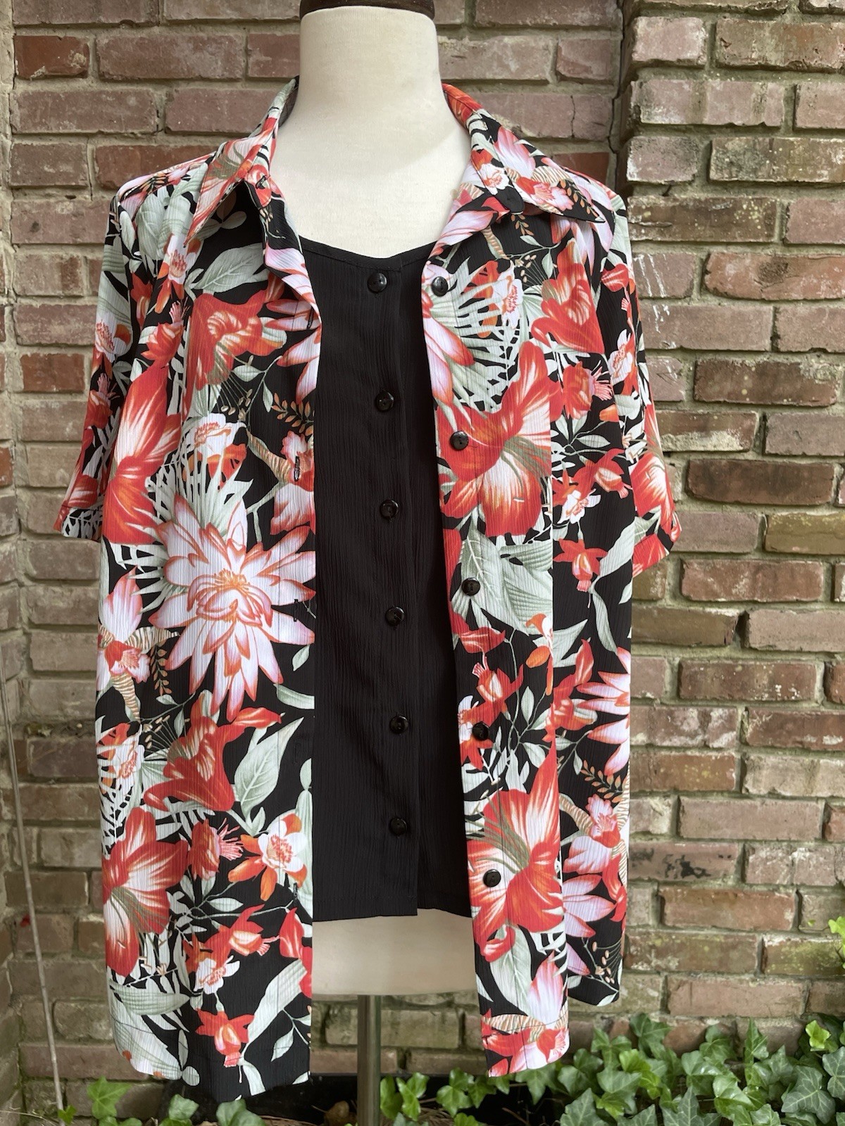 Donnkenny Classics Top Large Floral Print Button Up Retro Hawaiian Vintage