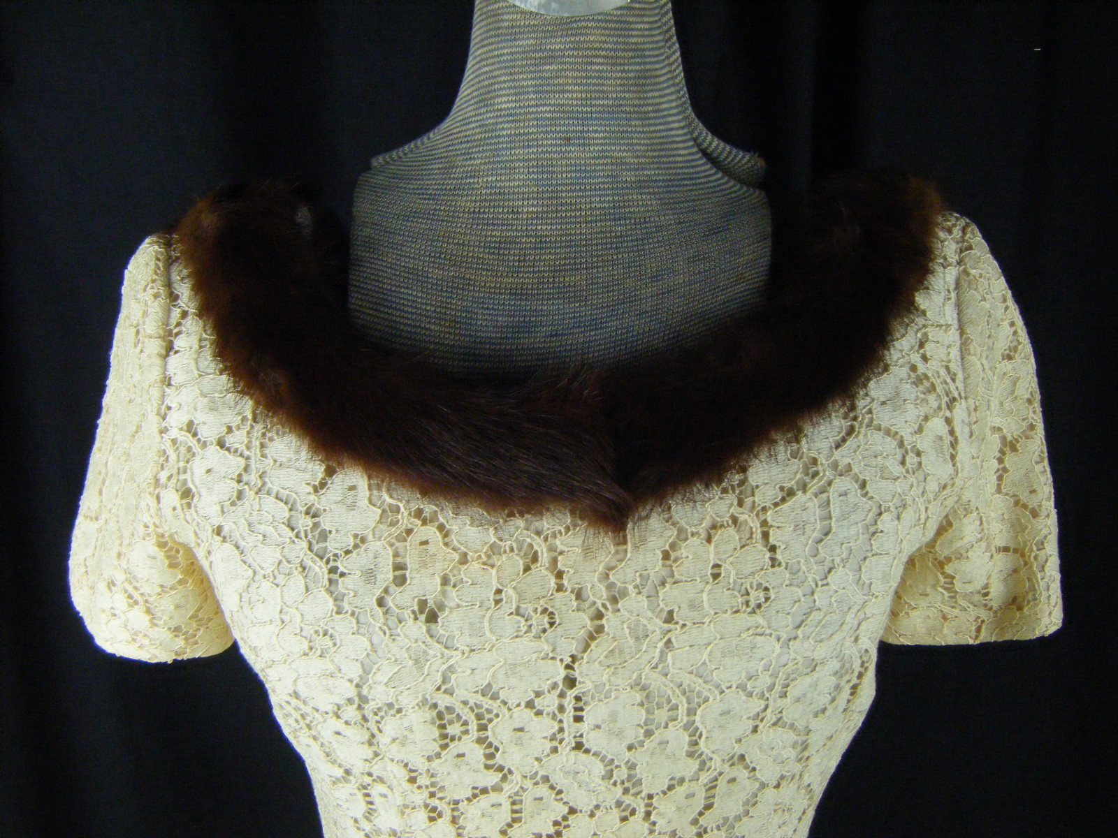 MITZI MORGAN for NEUSTETERS Vtg 50s Cream Lace Dress w/Mink Collar-Bust 36/S