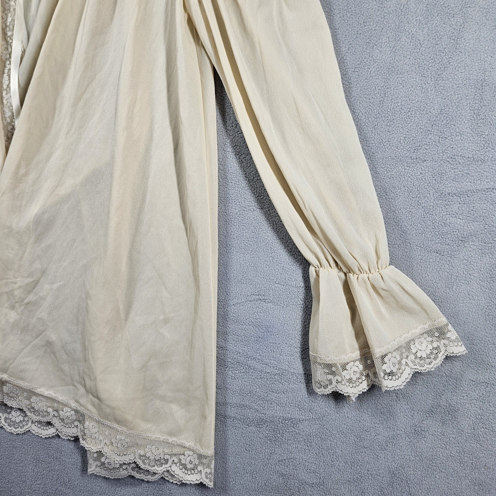 Vintage Short Robe Small Light Beige Dressing Gown Lace Petra Fashions Cottage