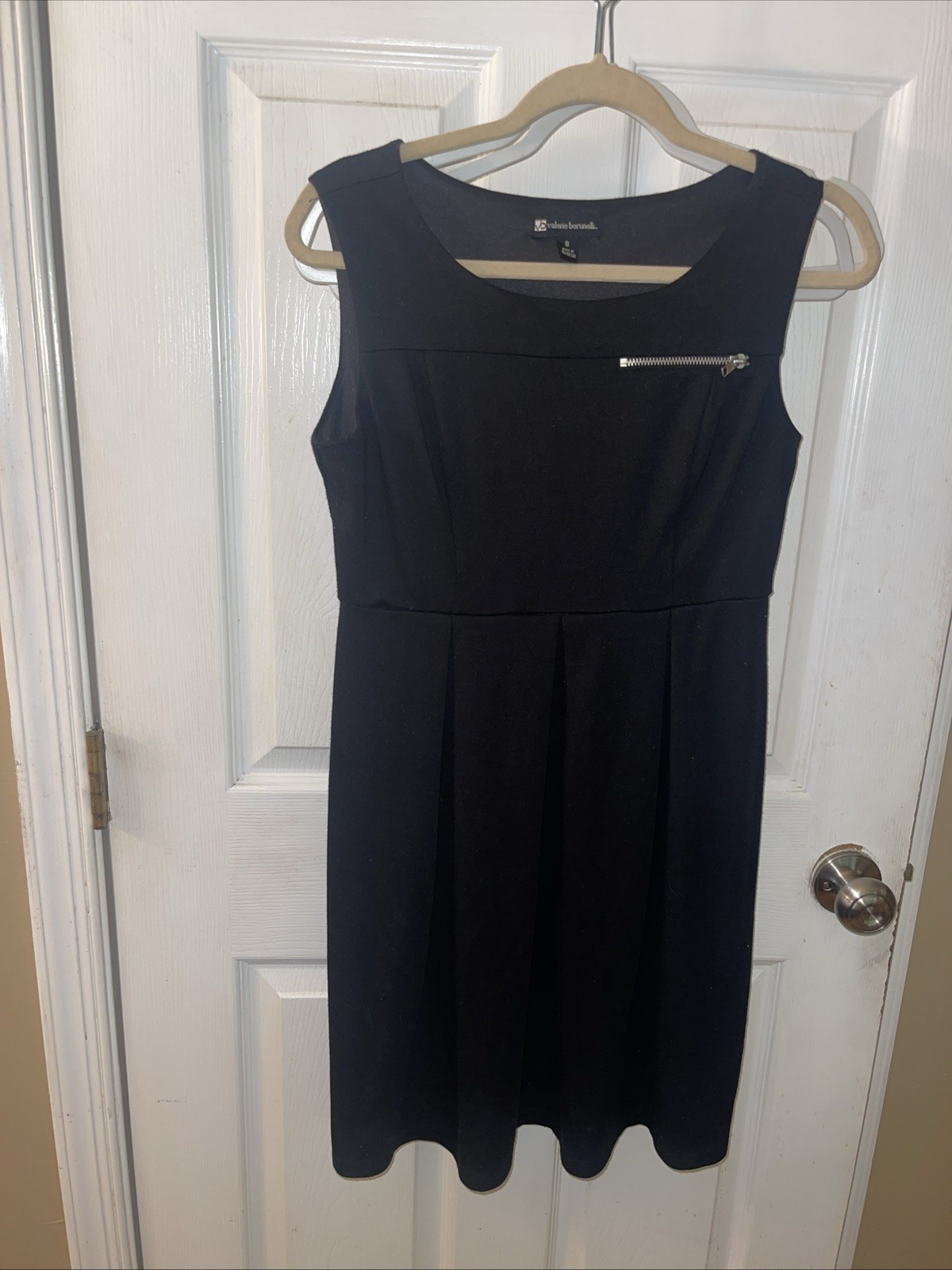 Valerie Bertinelli black career dress Size 8 sleeveless fit & flare zip accent