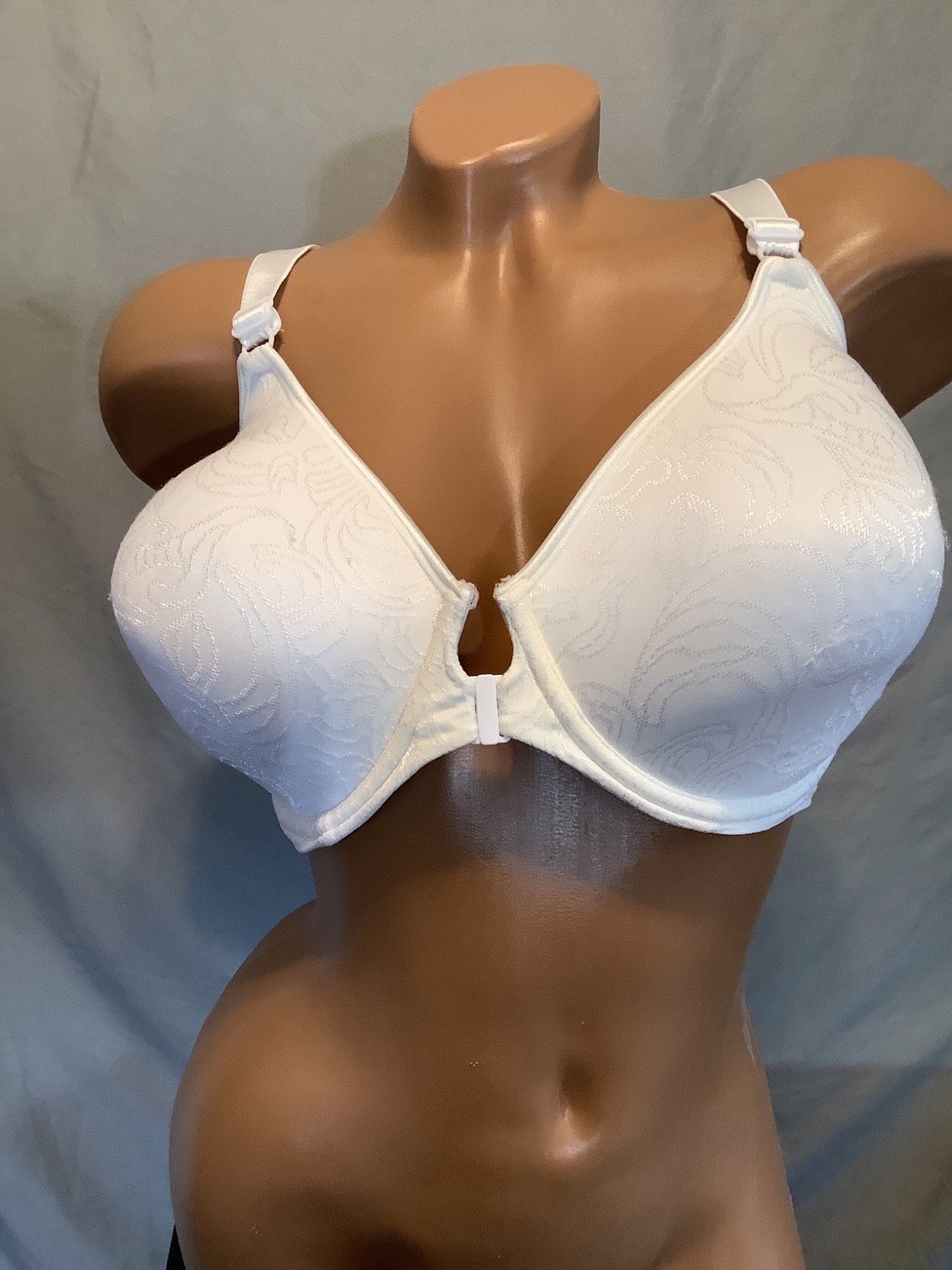 Women’s Bali White Underwire Front Closure Padded Adjustable Strap Bra 42 D