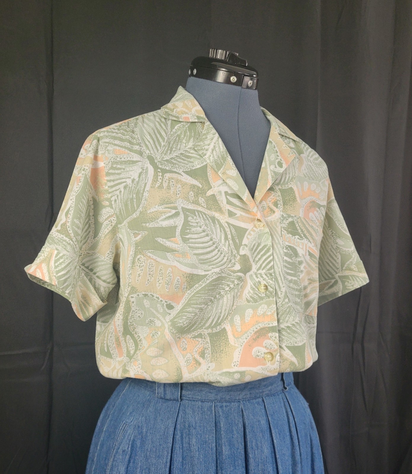 Vintage Alfred Dunner Sage Green/Tan/Peach Leaf Pattern Button Down Size 8