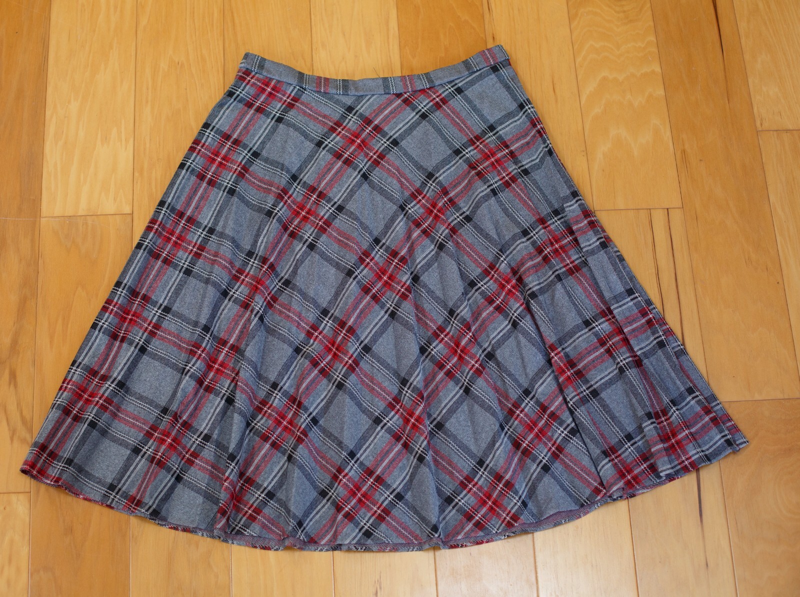 Vintage 1960s Plaid Skirt by Designers Originals – Size 10 Beautiful!