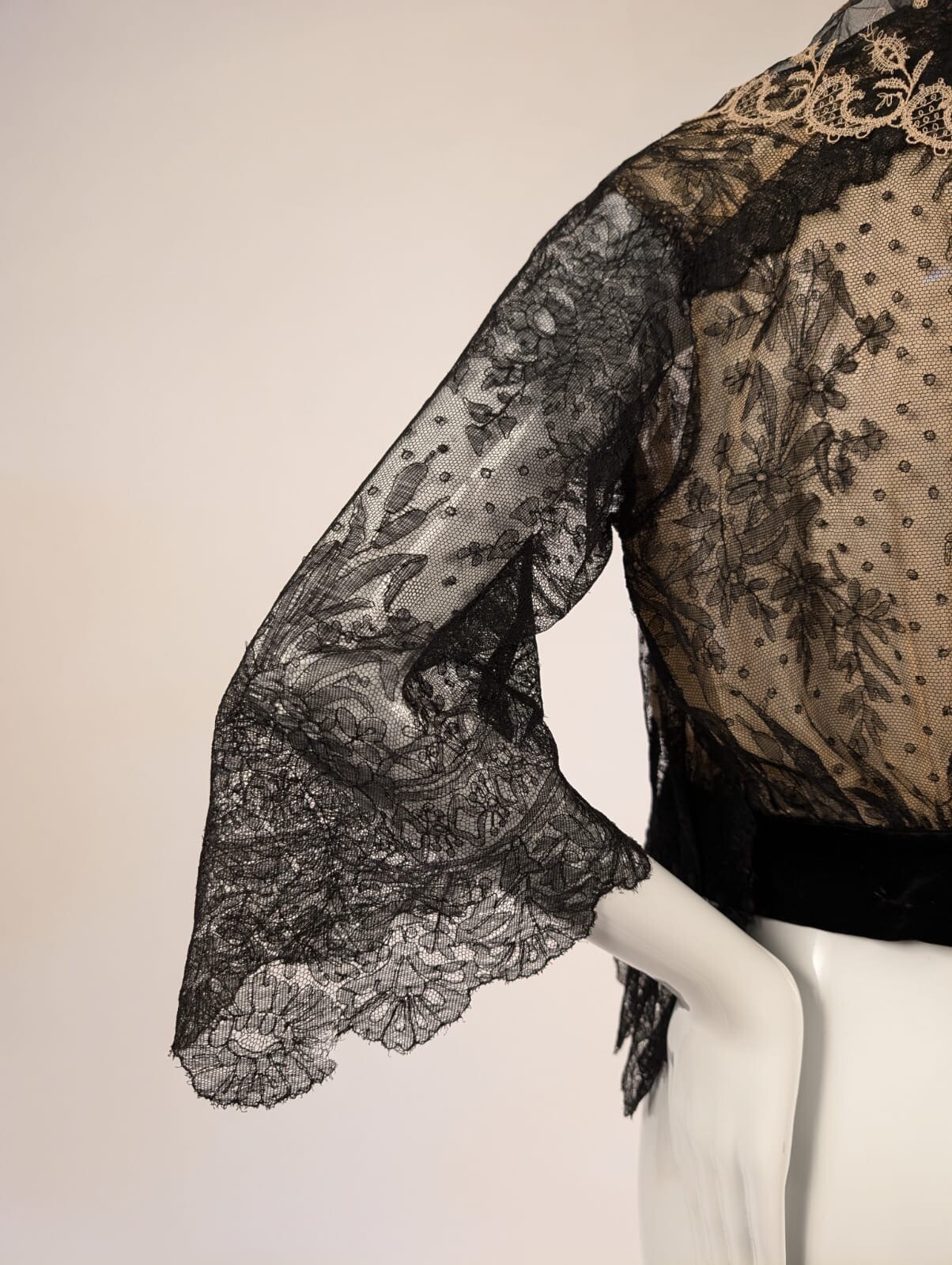 EDWARDIAN BLACK CHANTILLY LACE BLOUSE W CAT AND NINE TAIL PATTERN