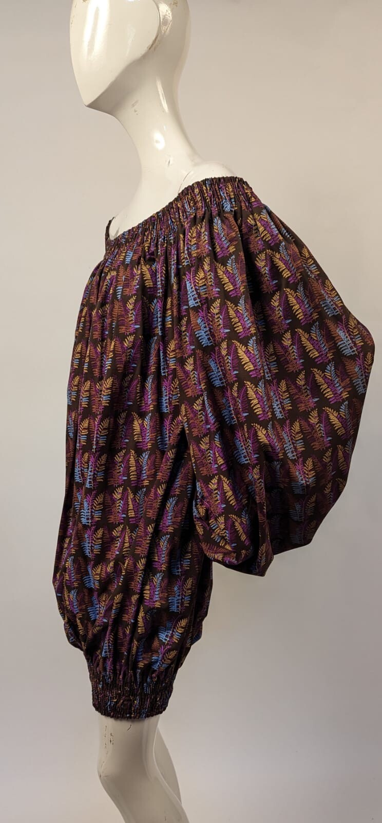 BILLOWING VINTAGE 1977 MASSIVE PUFF SLEEVE PRINT BLOUSE W RUCHED NECKLINE