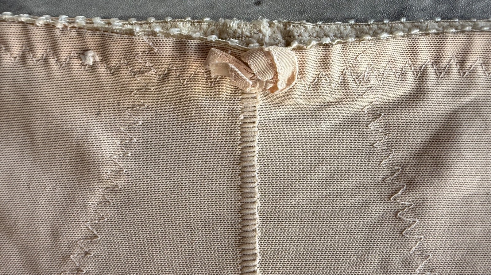 Vintage 1970s Vassarette Munsingwear Underneath-It-All Nude Girdle Size SM 138