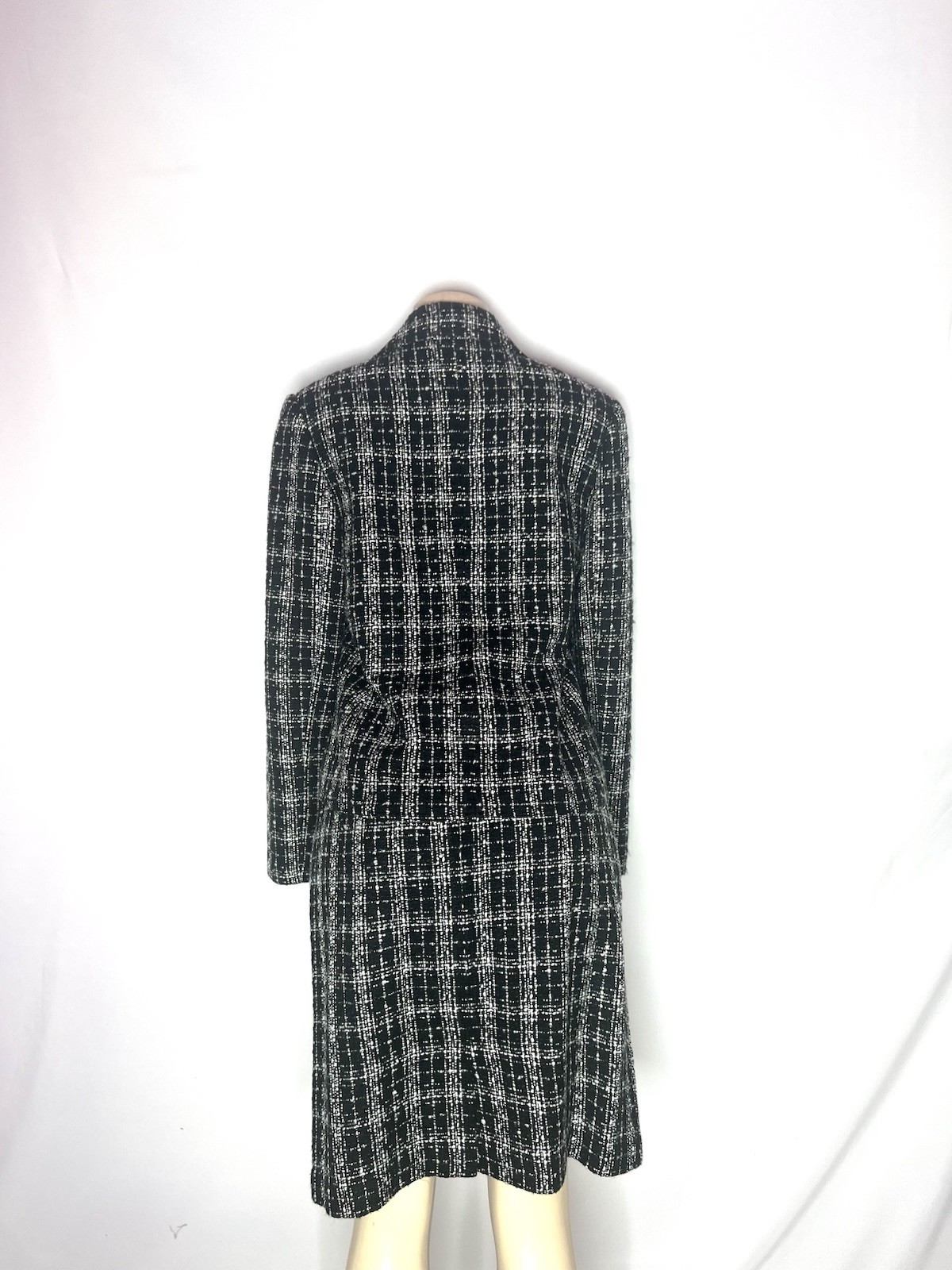 VINTAGE J. G. HOOK BLACK WHITE TWEED SUIT WITH RHINESTONE BUTTON SIZE 6