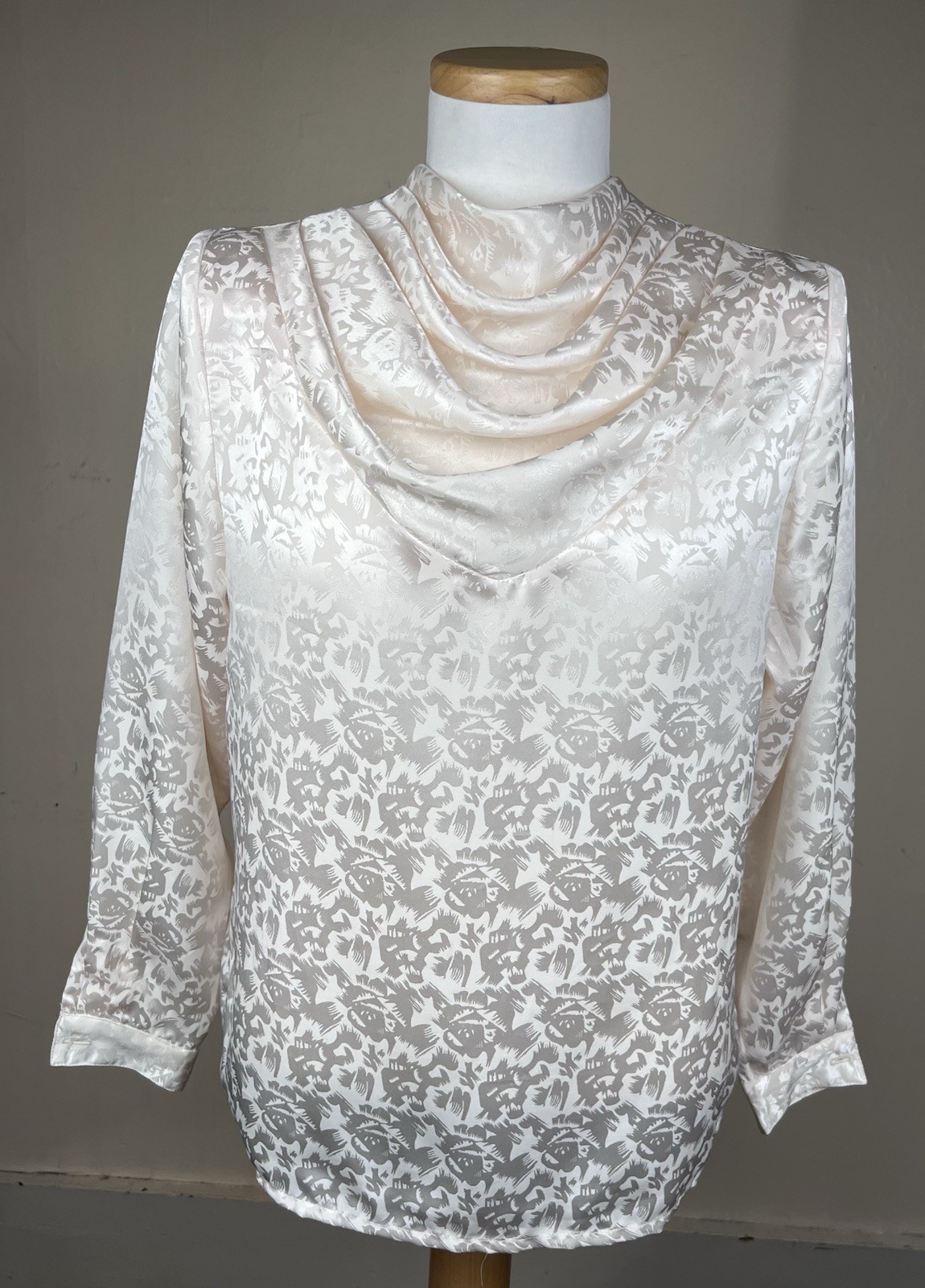 VTG Women’s Satin Style Cowl Mock Neck Jacquard Blouse 10 Secretary Art Gallery