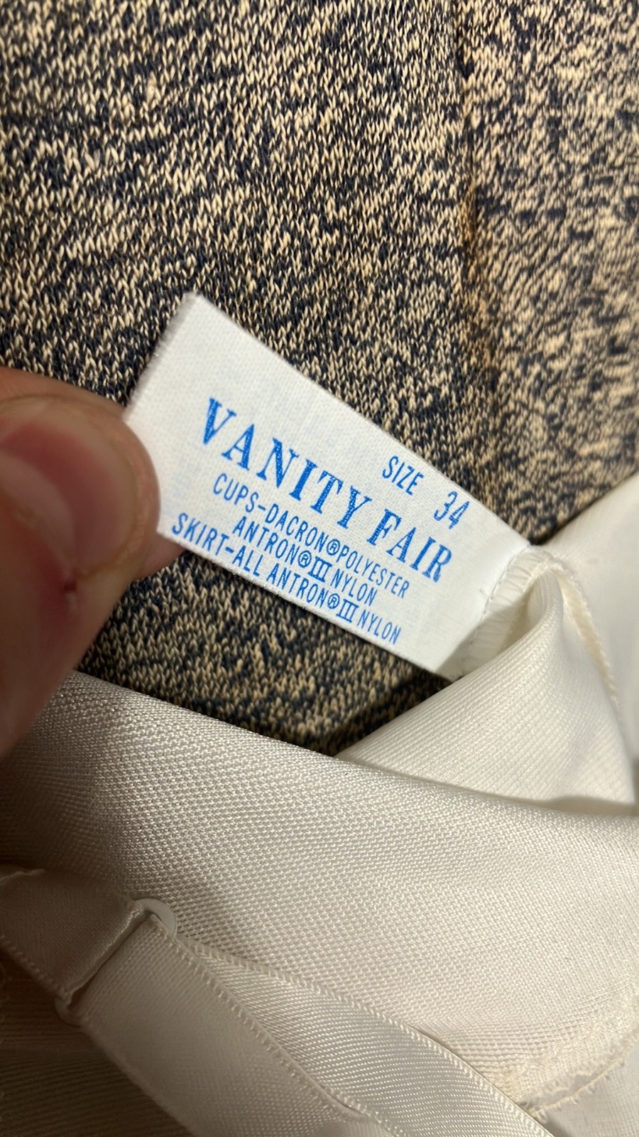 Vintage Vanity Fair Plain White Nylon Slip Size 34 1990s 2000s Lingerie
