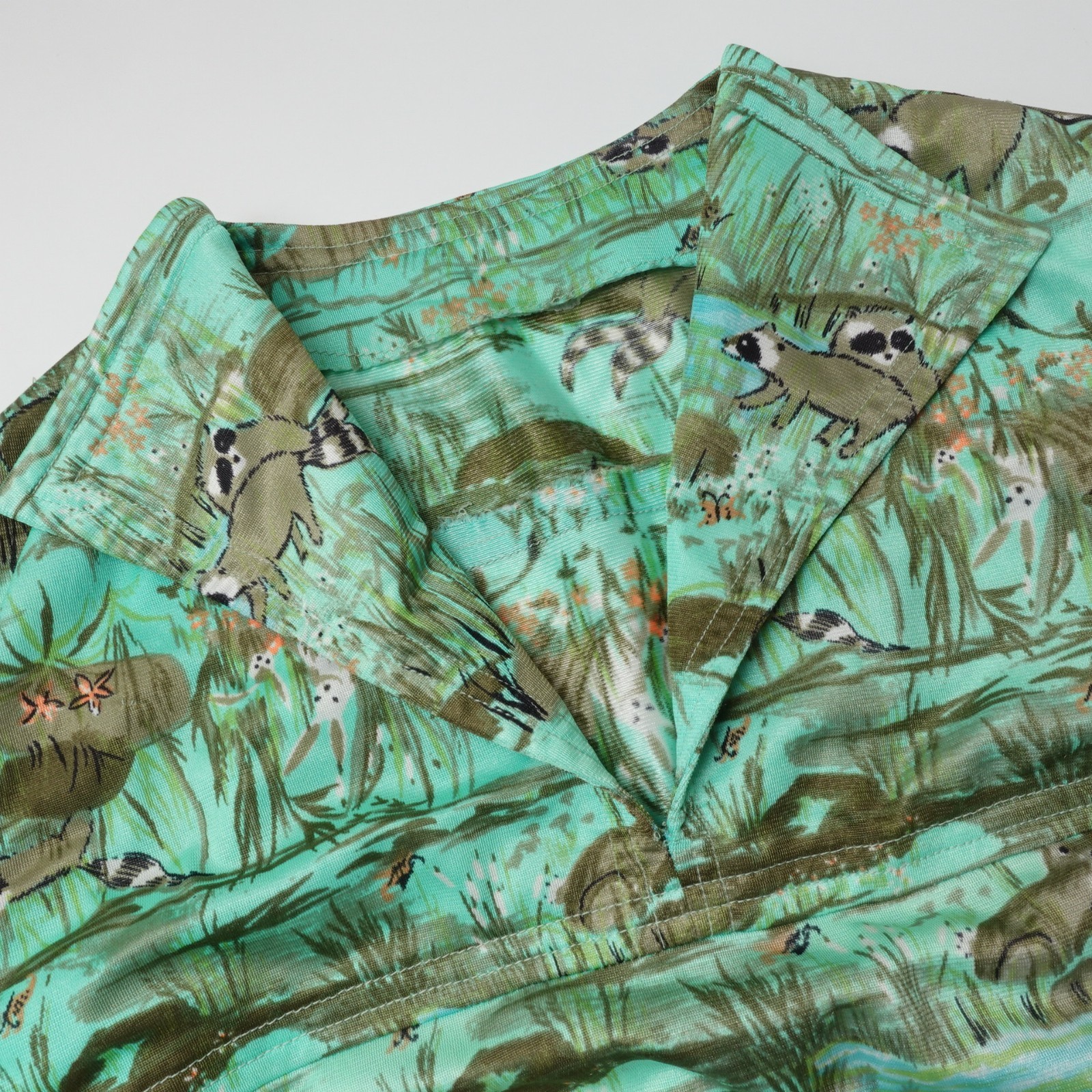 Vintage 1970s Women’s All Over Print XS Raccoon Crop Shirt Sleeveless Bunny 70s