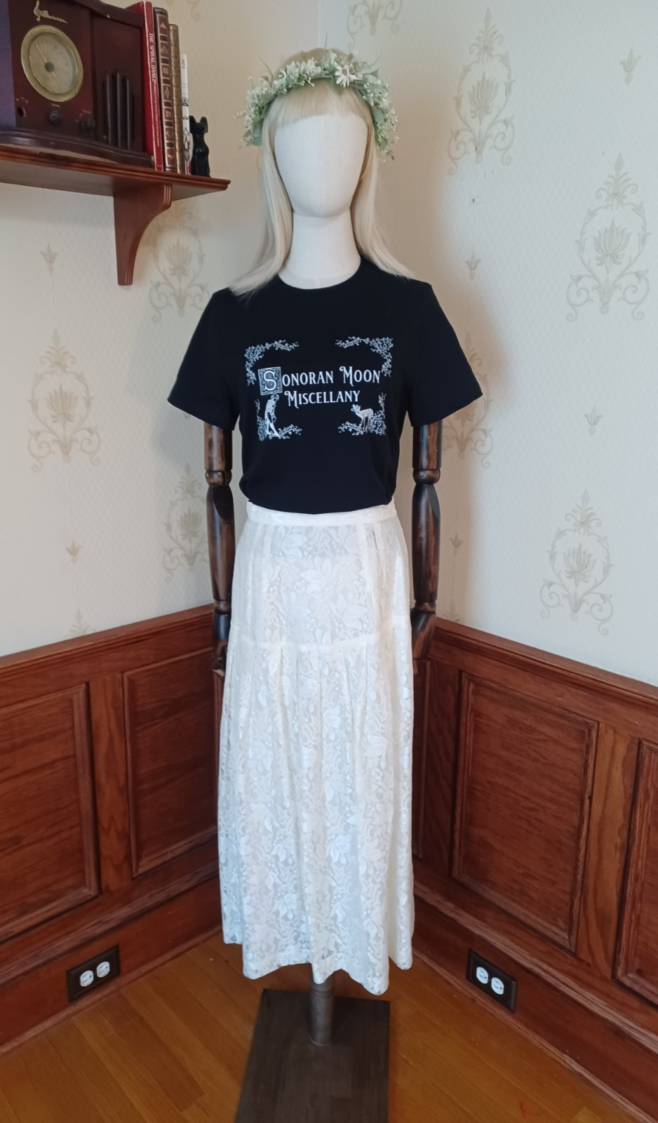 Vintage 1980s Marie St. Claire White Iridescent Lace Romantic Cottagecore Skirt