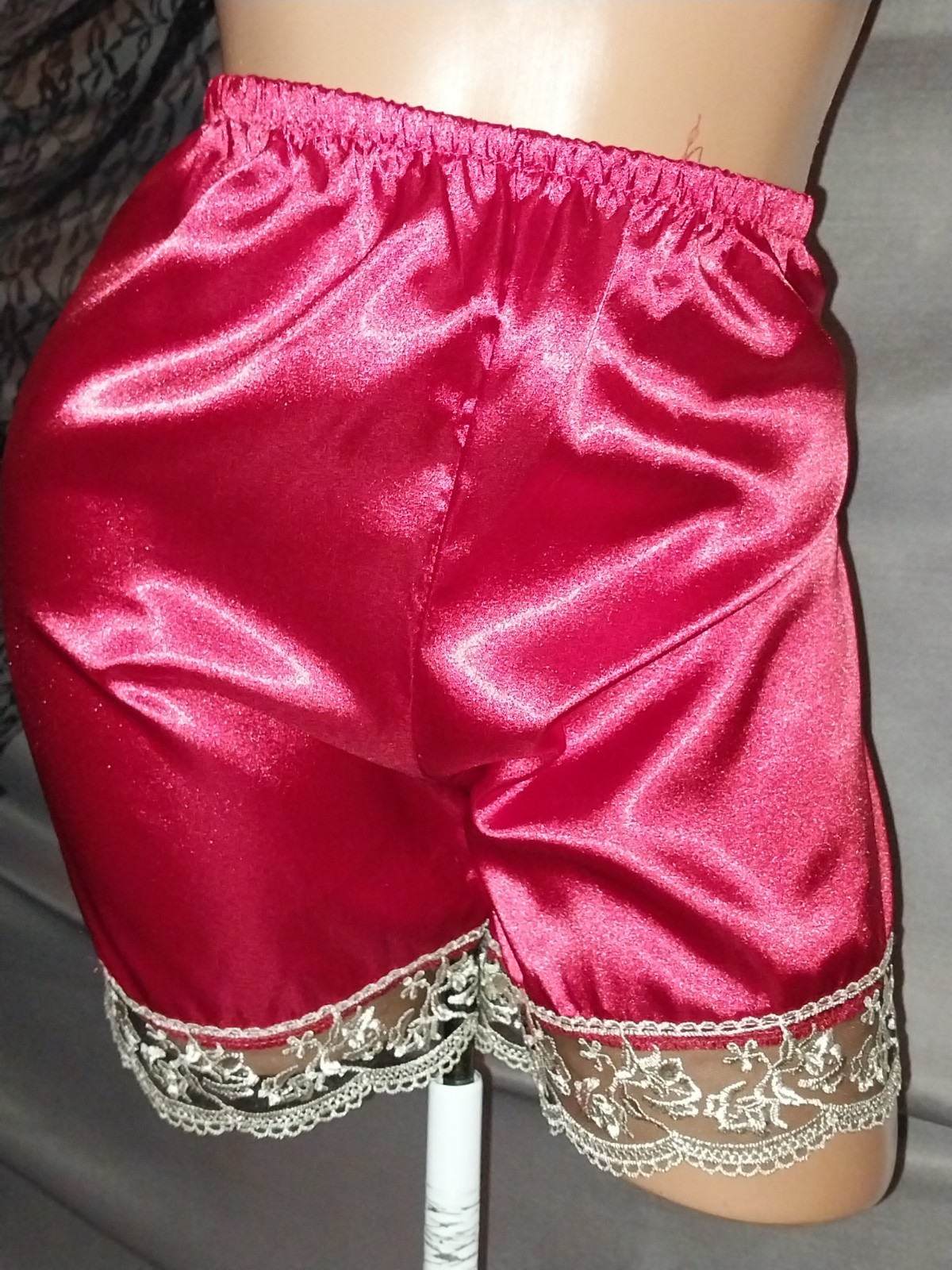 VTG SATIN SHINY SILVER EMBRD LACE & RED PANTIES BLOOMERS KNICKERS M 38 40 NEW