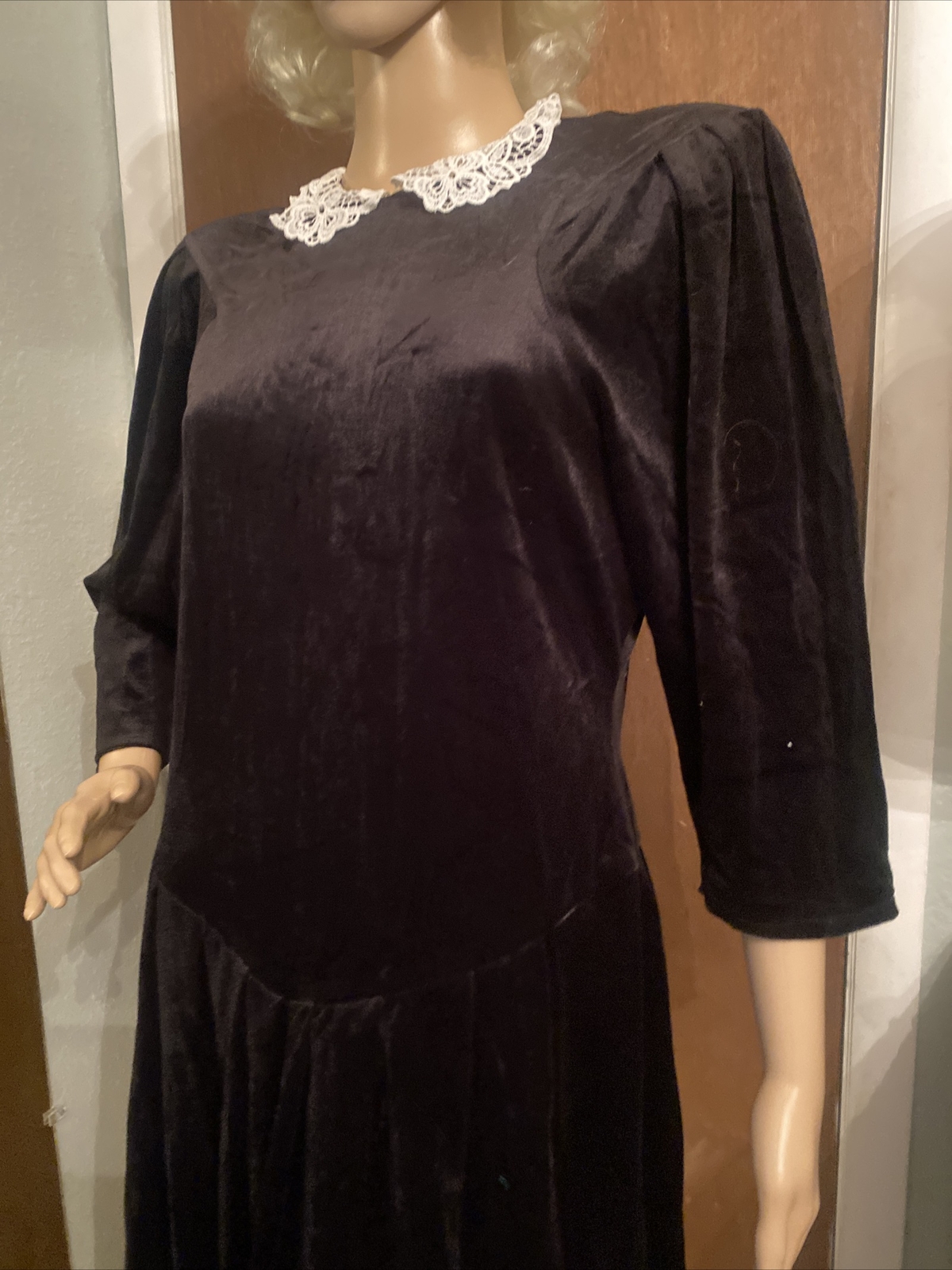 Vintage Long Black Velvet Dress Lace Collar By Paquette Too! Size 12