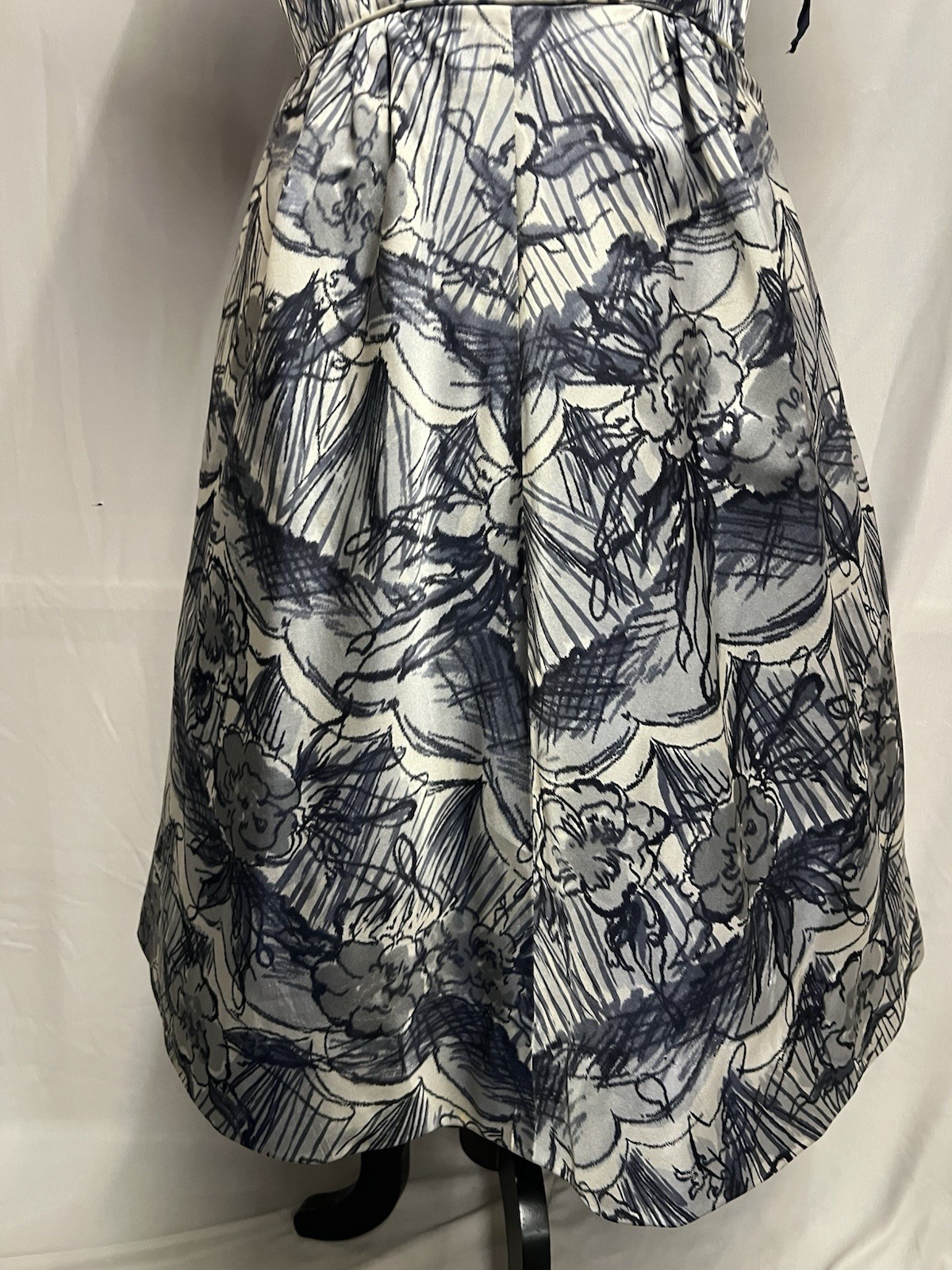 Lovely Printed Silk 1950’s Nettie Rosenstein Dress For Neiman Marcus
