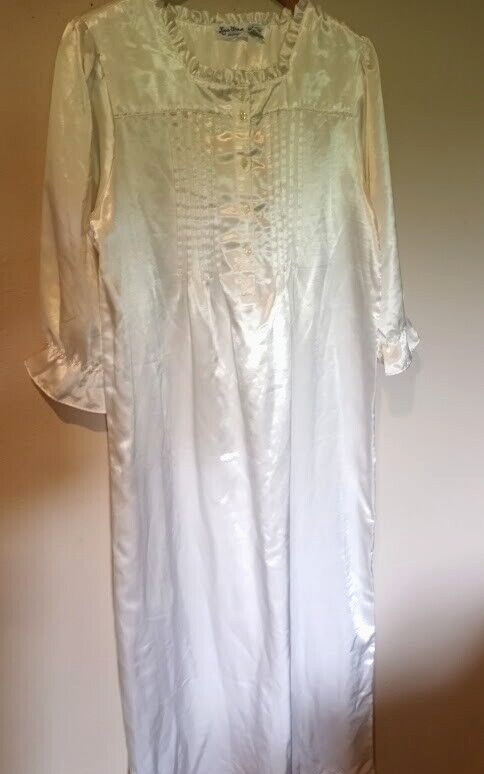 VINTAGE Lewis Frimel Beautiful Long Ivory Nightgown w Pleated Silky Bodice (67A)