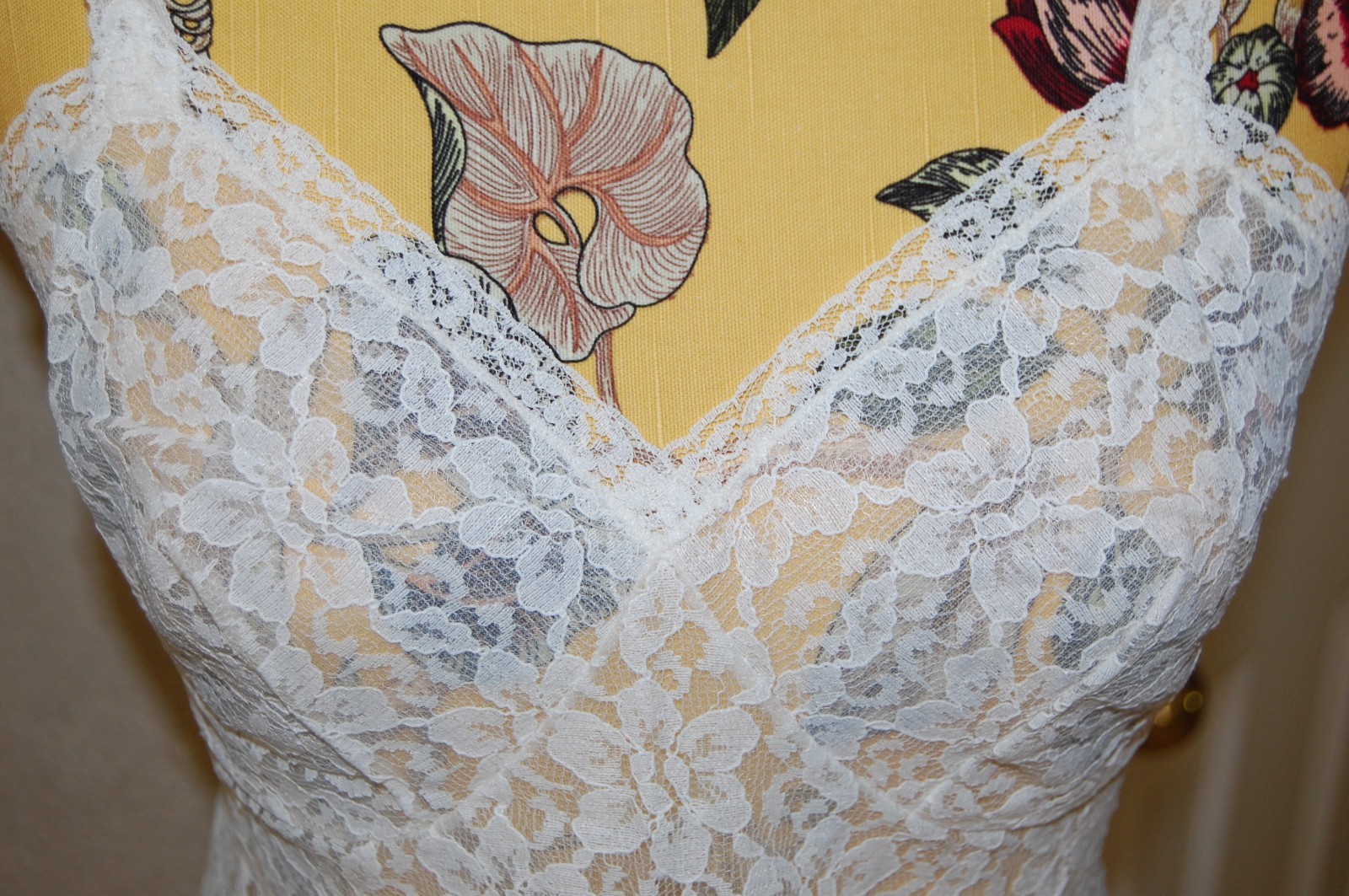 Beautiful Vintage ST. MICHAEL ALL ALENCON Lace/Ivory/Size 12 Bust 34 Mini Length